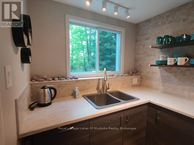 350 Balsam Chutes Road, Huntsville, Ontario  P0B 1L0 - Photo 2 - X12815558