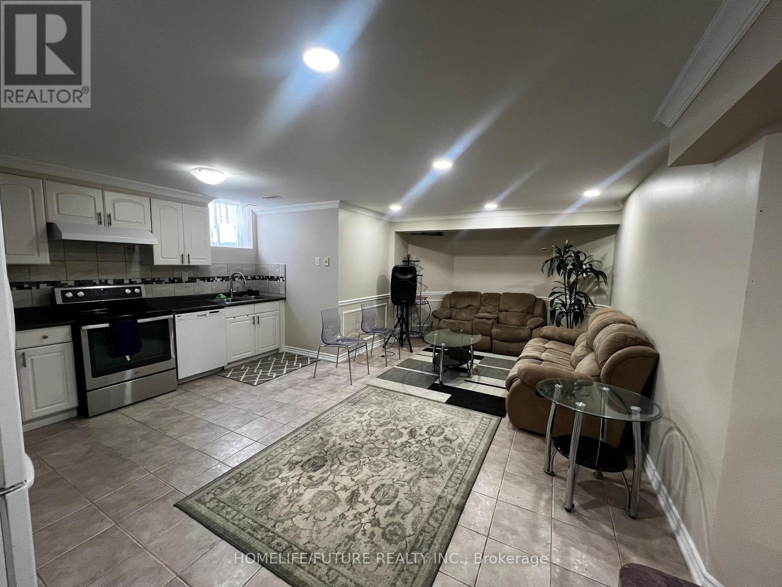 Bsmt - 45 Bretton Circle, Markham (Rouge Fairways), Ontario  L3S 3R1 - Photo 2 - N12815434