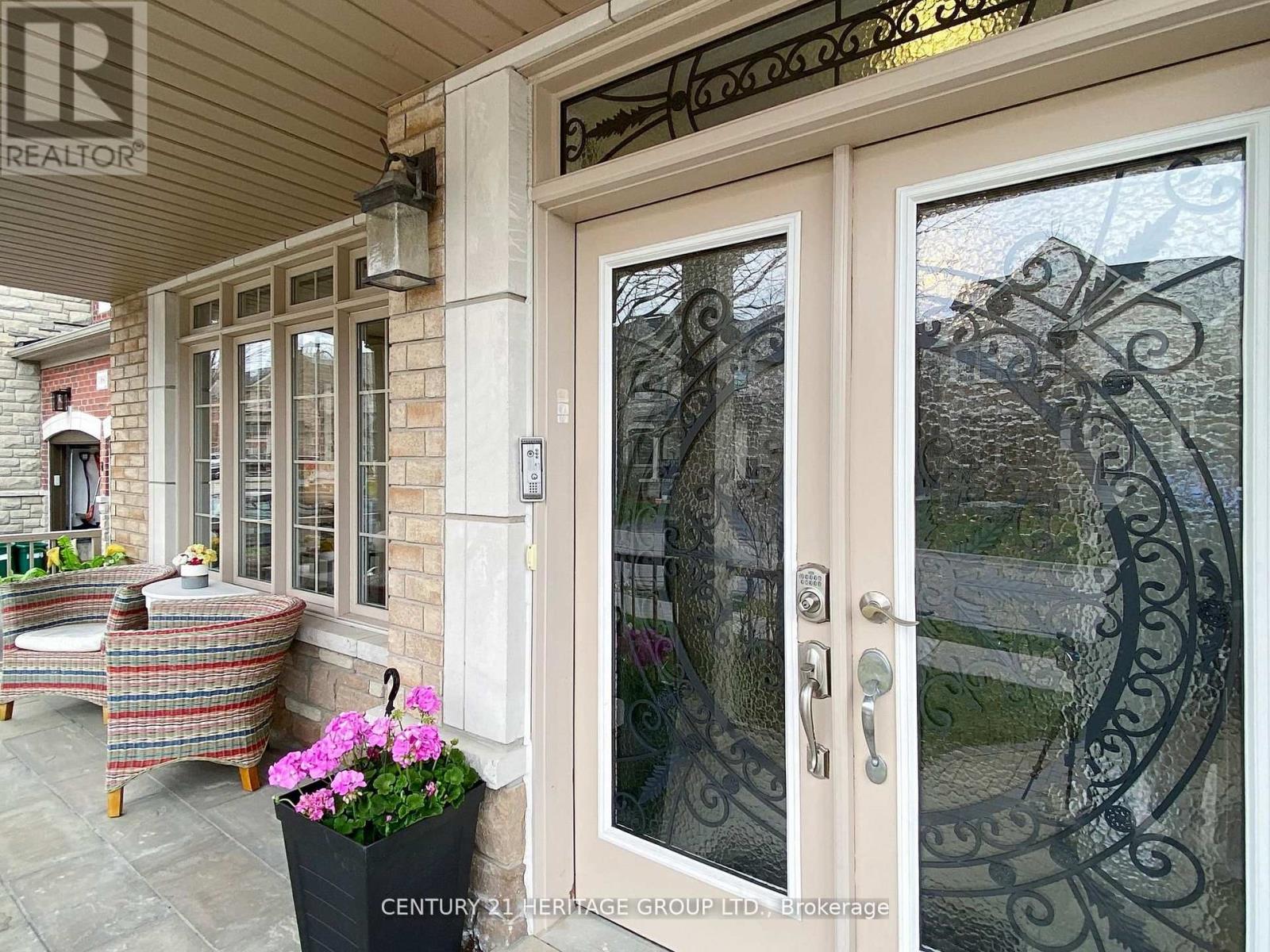 1062 Blackhall Crescent, Newmarket, Ontario  L3X 0B3 - Photo 4 - N12815462