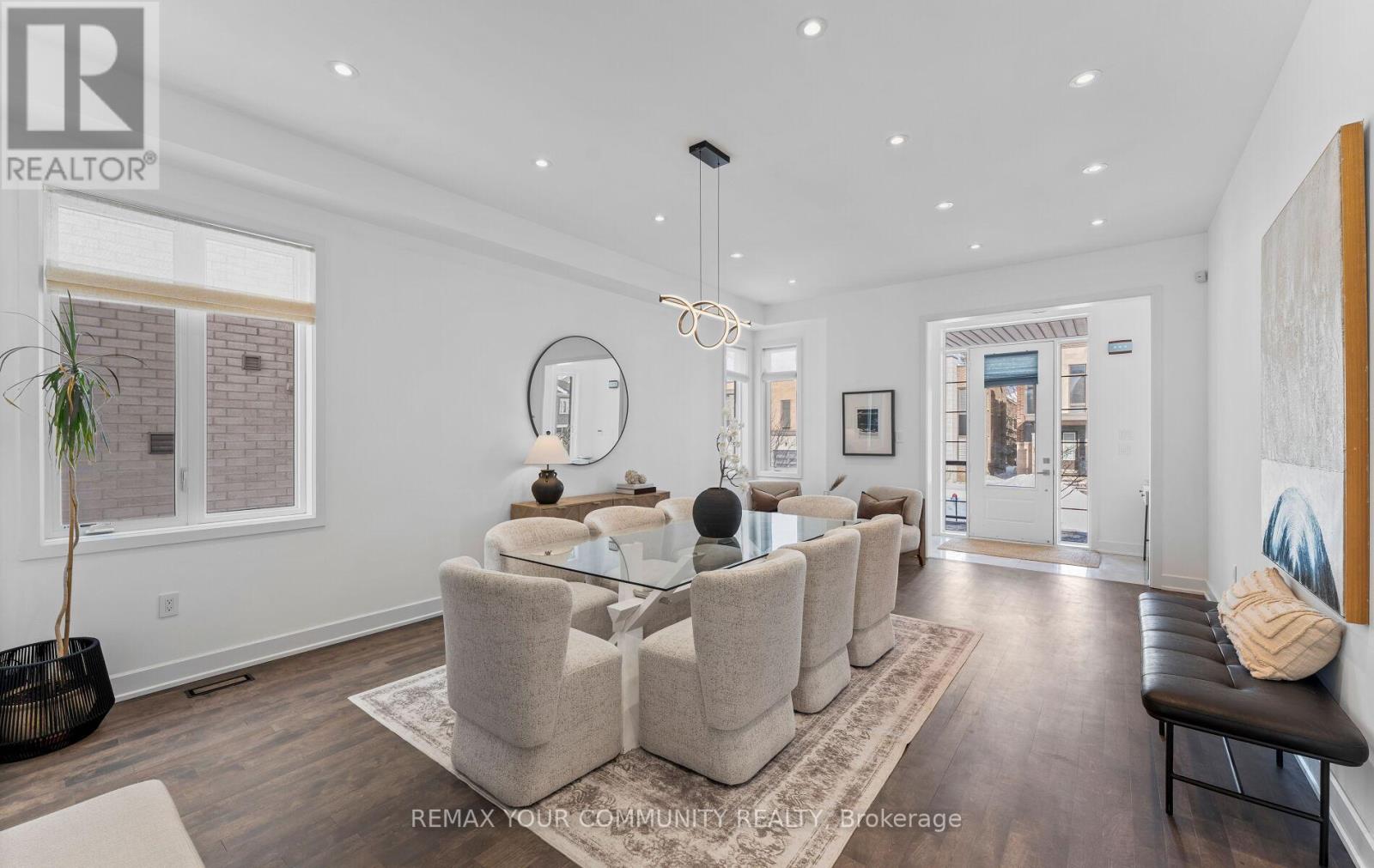 10 Kent Matthew Street, Richmond Hill (Oak Ridges), Ontario  L4E 1C9 - Photo 3 - N12815586