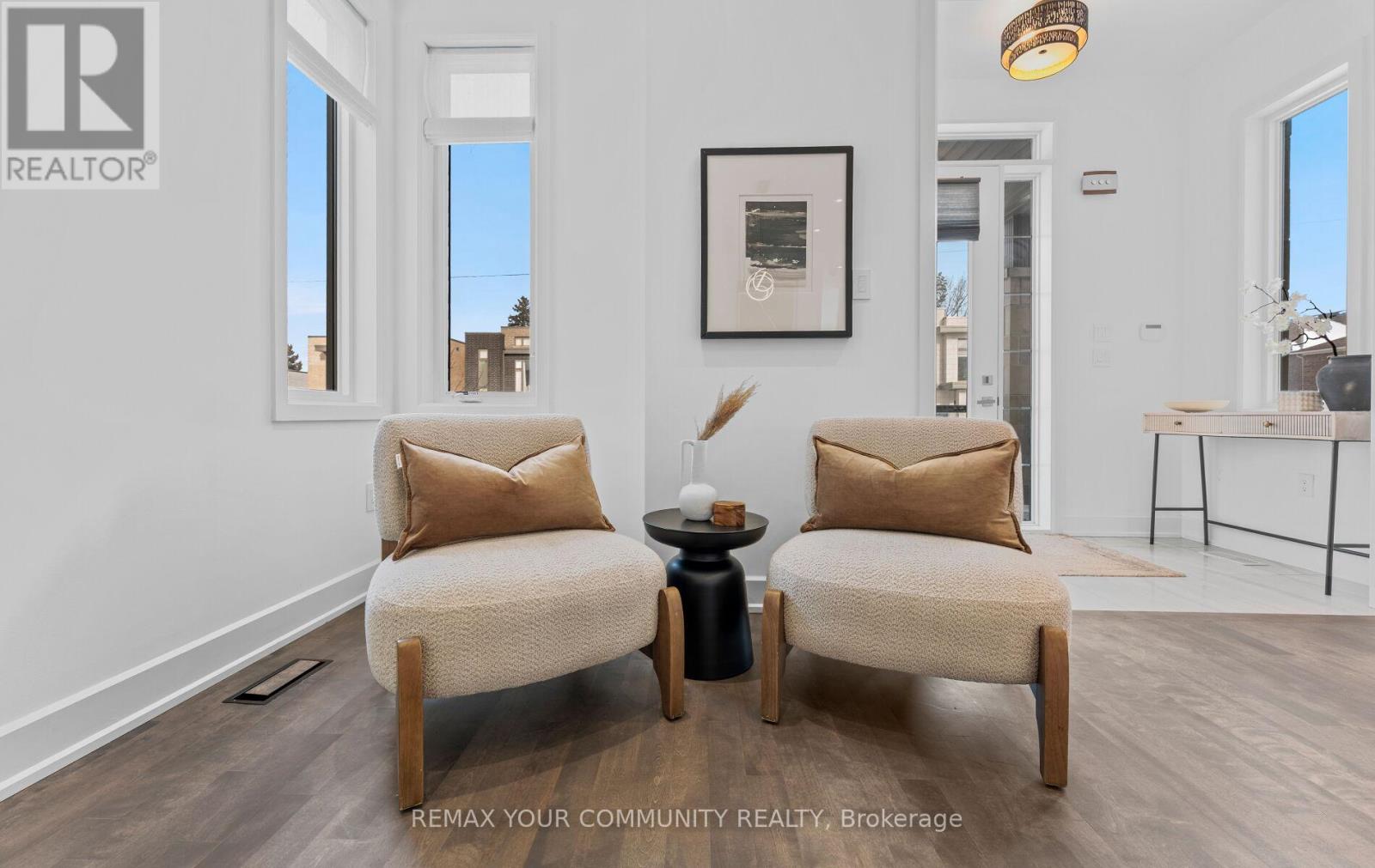 10 Kent Matthew Street, Richmond Hill (Oak Ridges), Ontario  L4E 1C9 - Photo 5 - N12815586