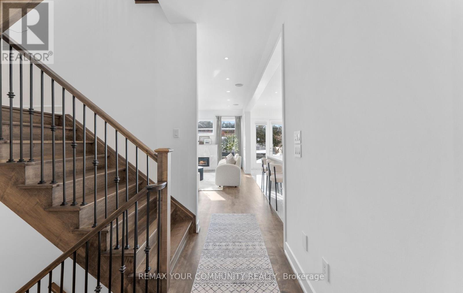 10 Kent Matthew Street, Richmond Hill (Oak Ridges), Ontario  L4E 1C9 - Photo 6 - N12815586