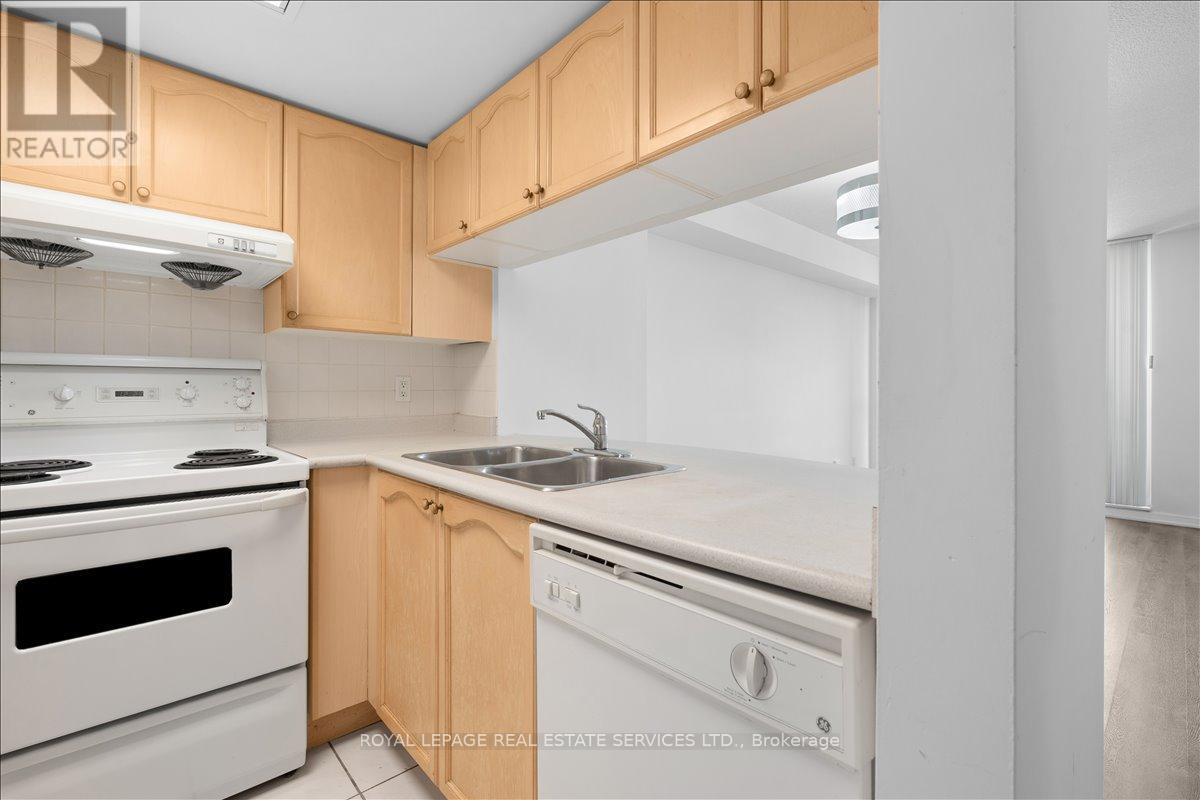 1909 - 8 Hillcrest Avenue, Toronto, Ontario  M2N 6Y6 - Photo 14 - C12805358