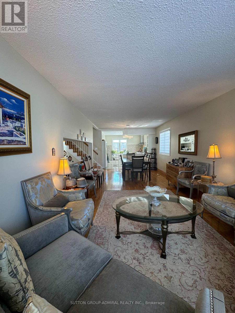 271 Weldrick Road, Richmond Hill, Ontario  L4C 5P2 - Photo 8 - N12812972