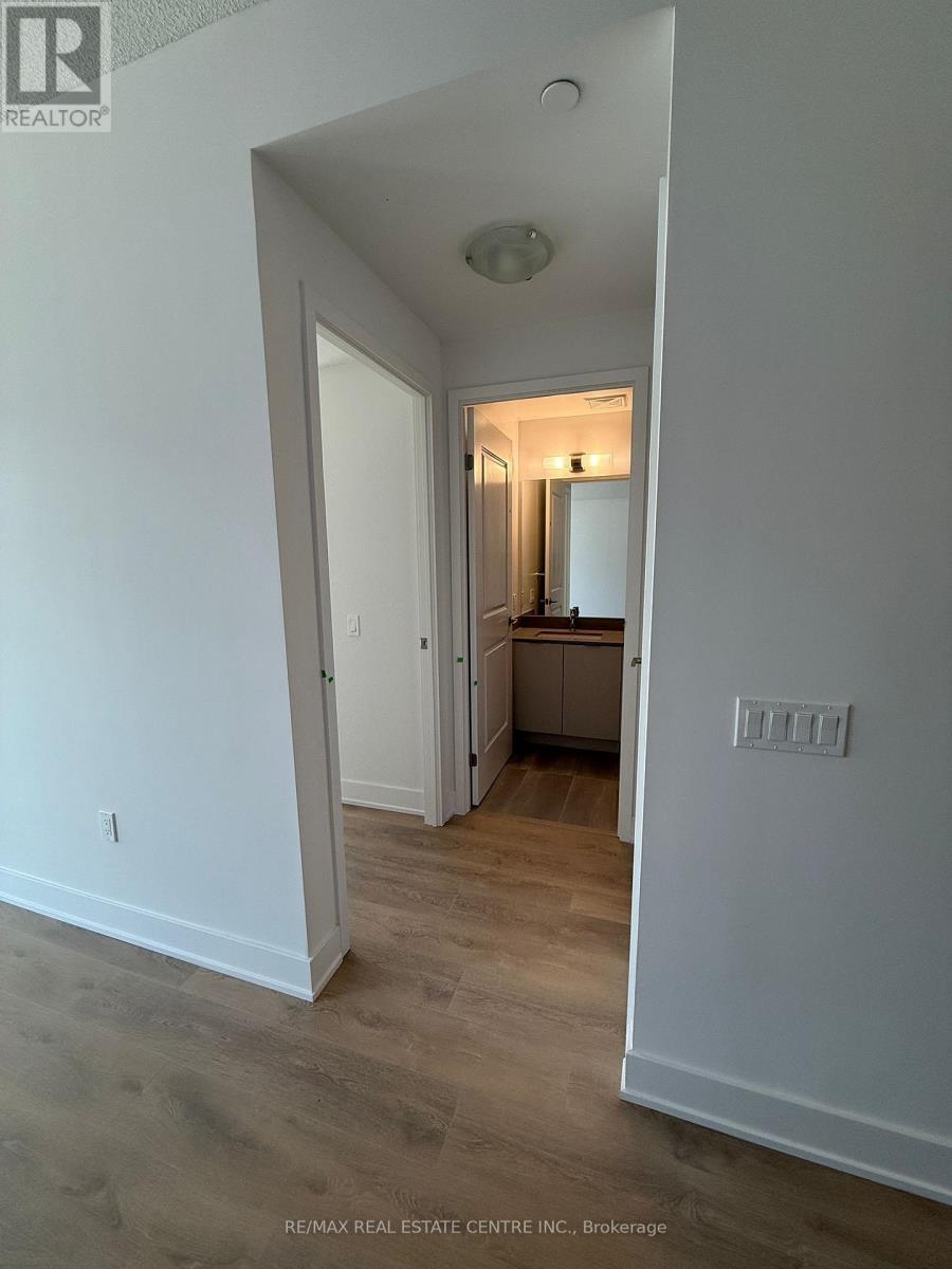 403 - 204 Burnhamthorpe Road E, Mississauga, Ontario  L5A 4L4 - Photo 10 - W12815396