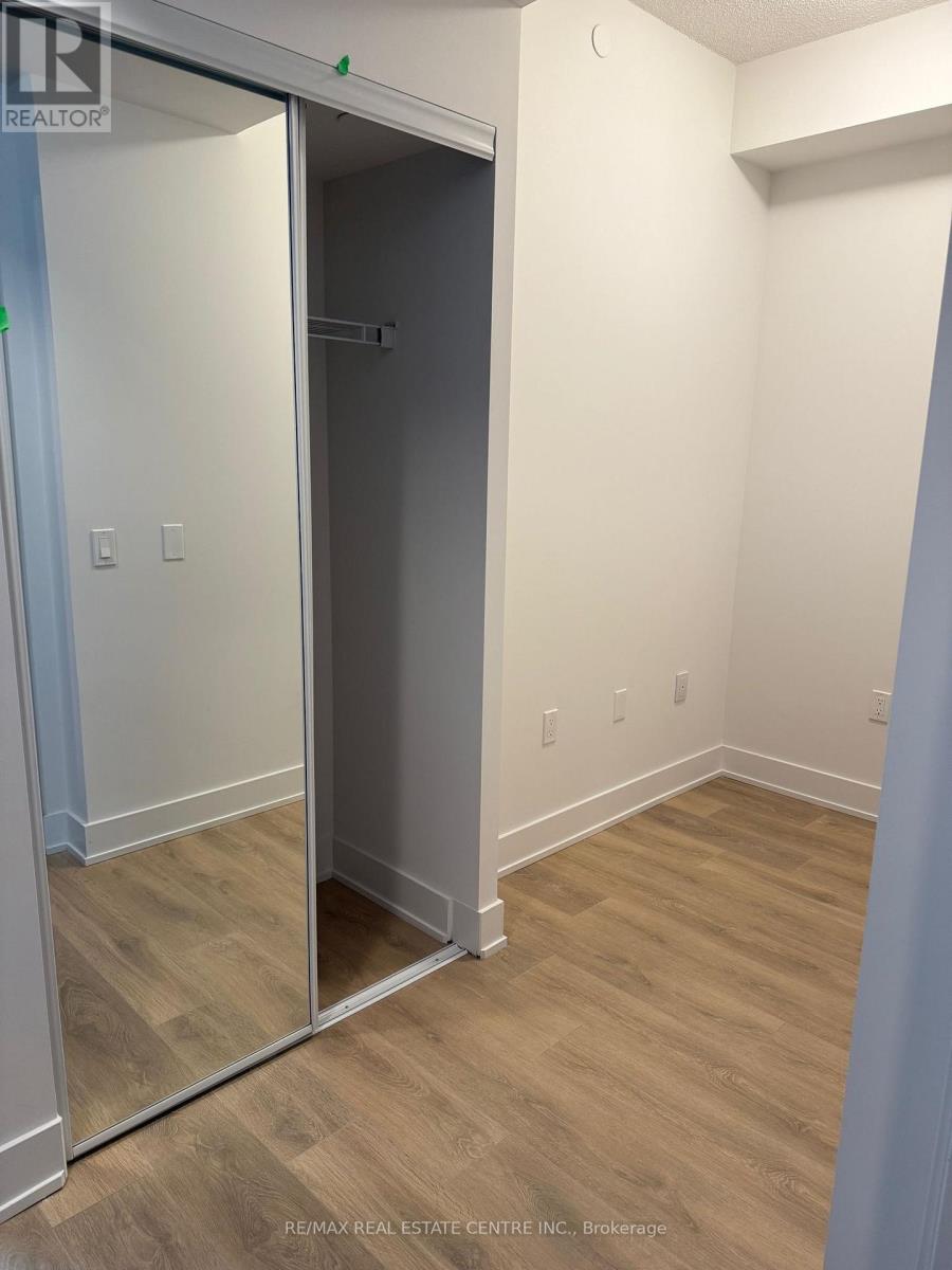 403 - 204 Burnhamthorpe Road E, Mississauga, Ontario  L5A 4L4 - Photo 12 - W12815396