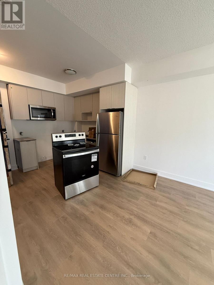 403 - 204 Burnhamthorpe Road E, Mississauga, Ontario  L5A 4L4 - Photo 4 - W12815396