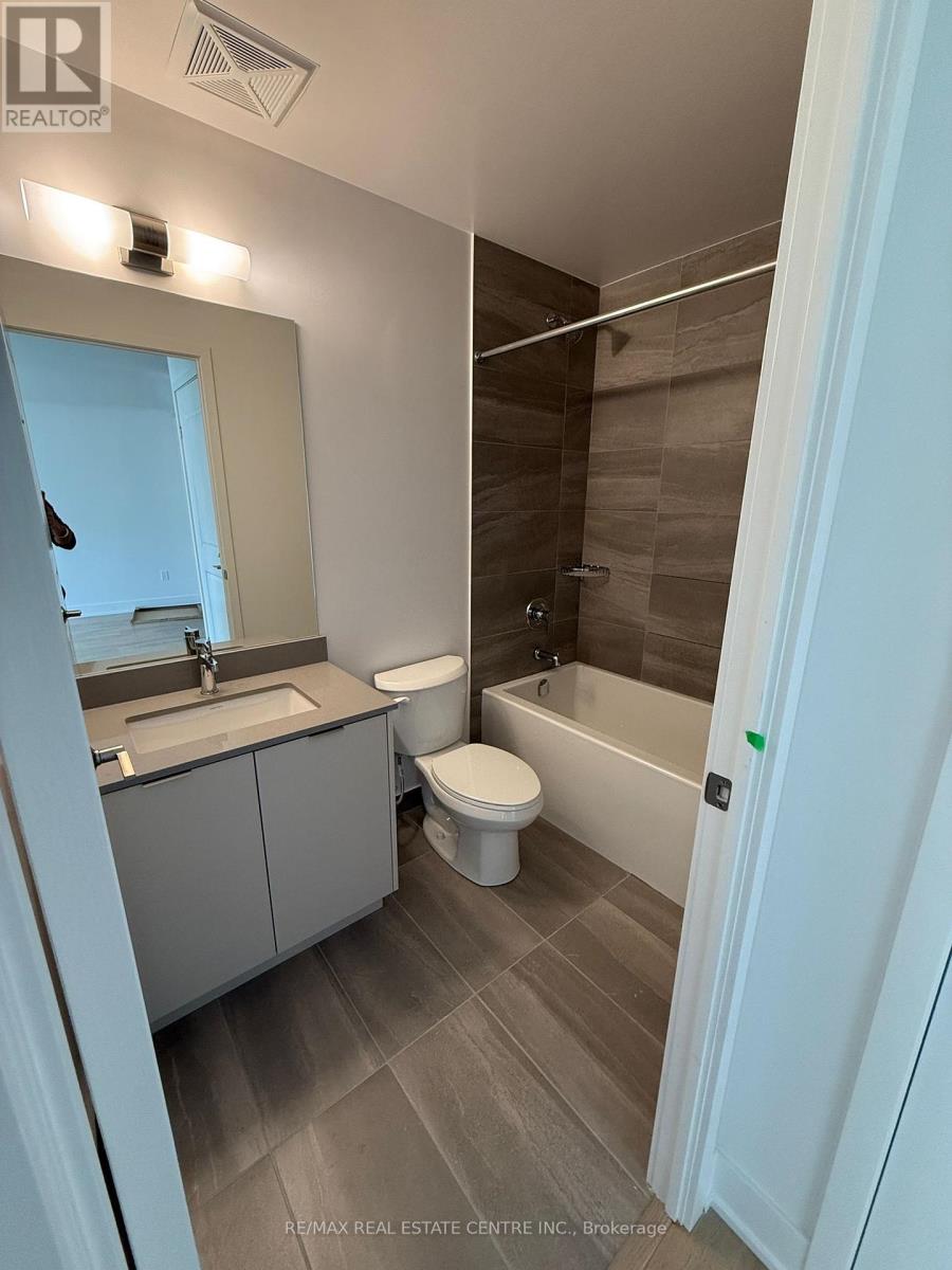 403 - 204 Burnhamthorpe Road E, Mississauga, Ontario  L5A 4L4 - Photo 9 - W12815396