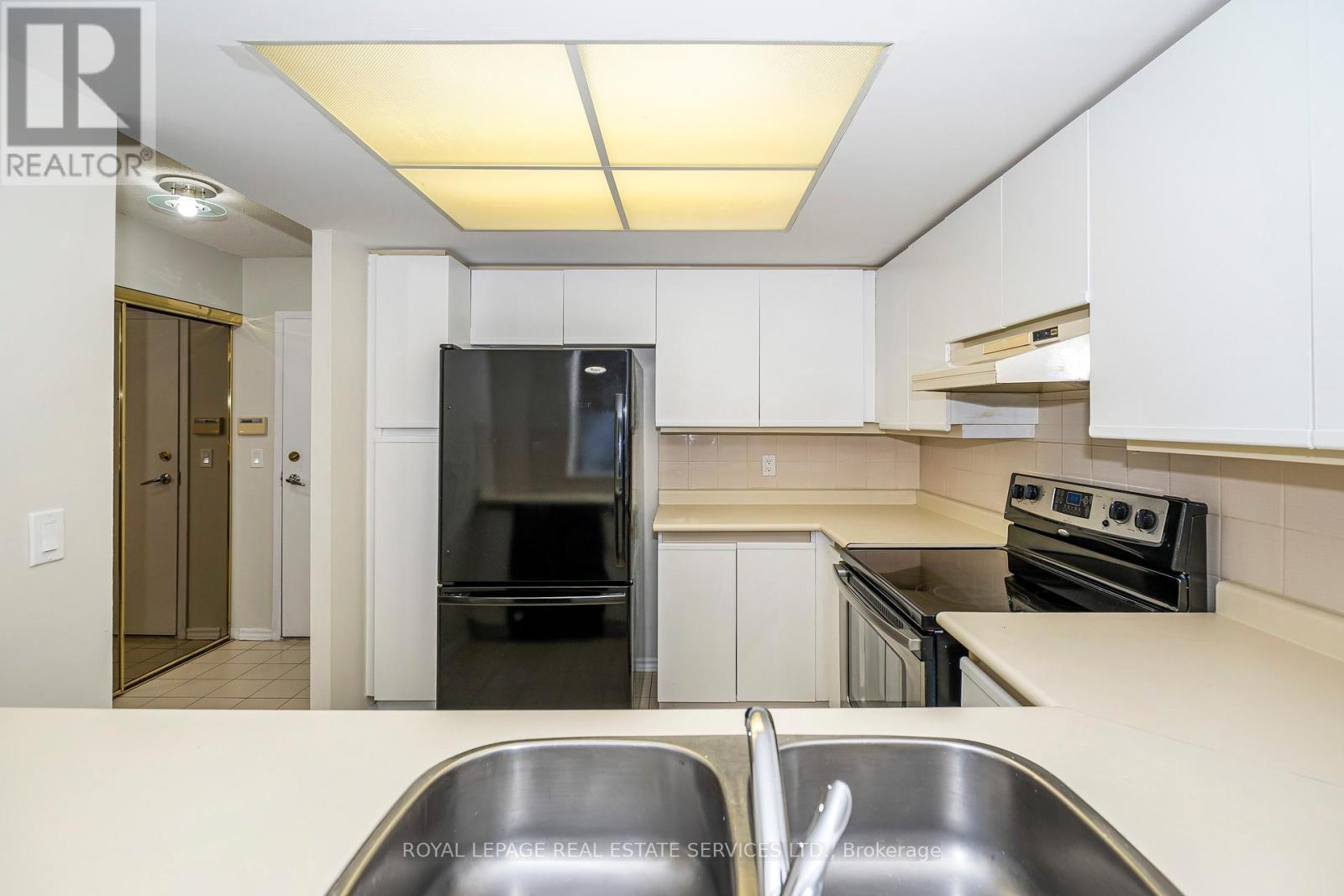 1201e - 325 Webb Drive, Mississauga, Ontario  L5B 3Z9 - Photo 10 - W12815410