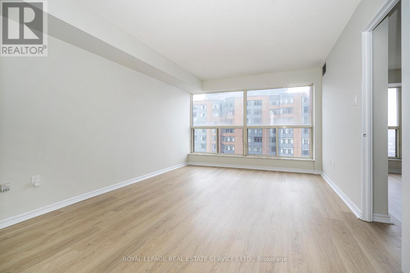 1201e - 325 Webb Drive, Mississauga, Ontario  L5B 3Z9 - Photo 11 - W12815410