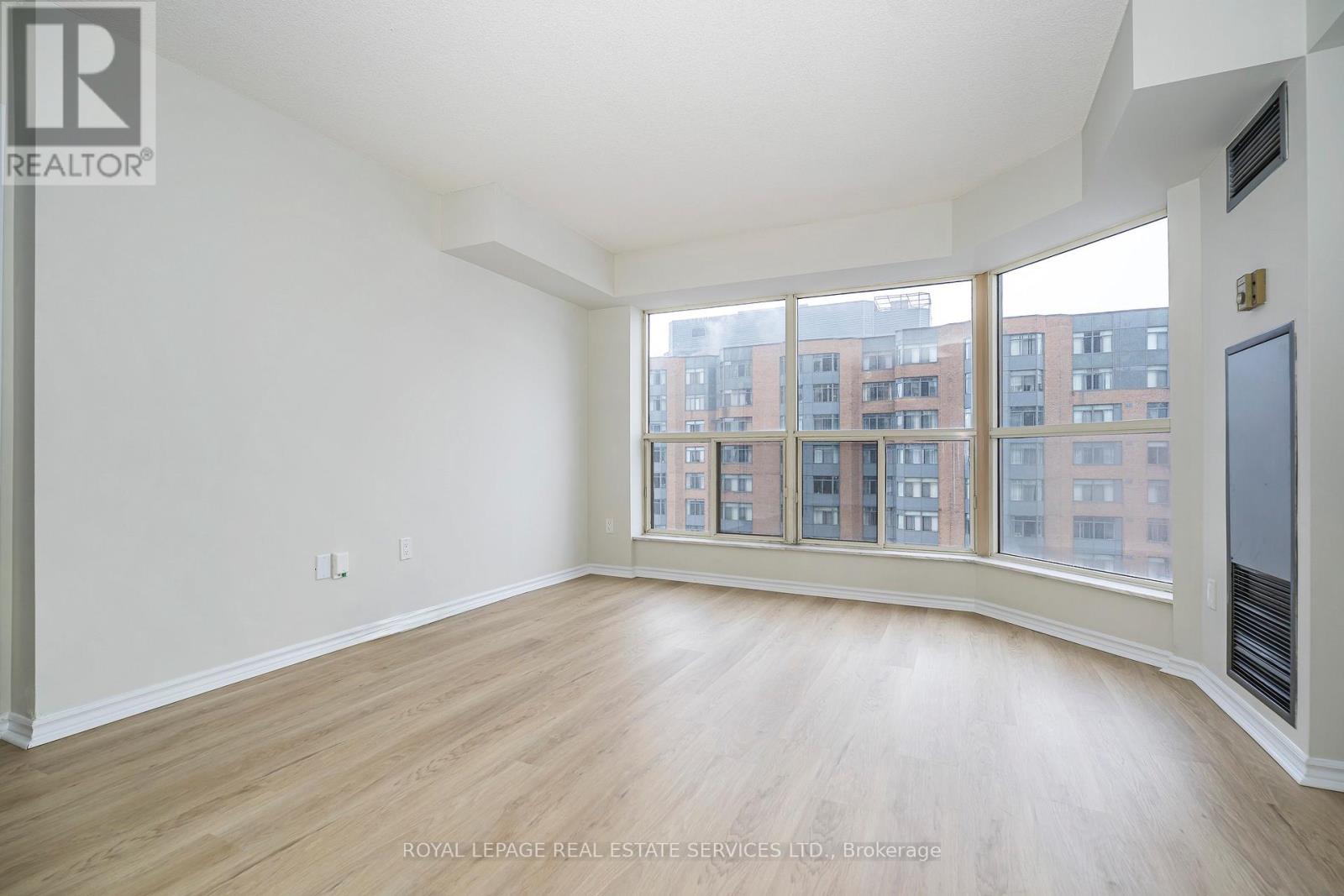 1201e - 325 Webb Drive, Mississauga, Ontario  L5B 3Z9 - Photo 5 - W12815410