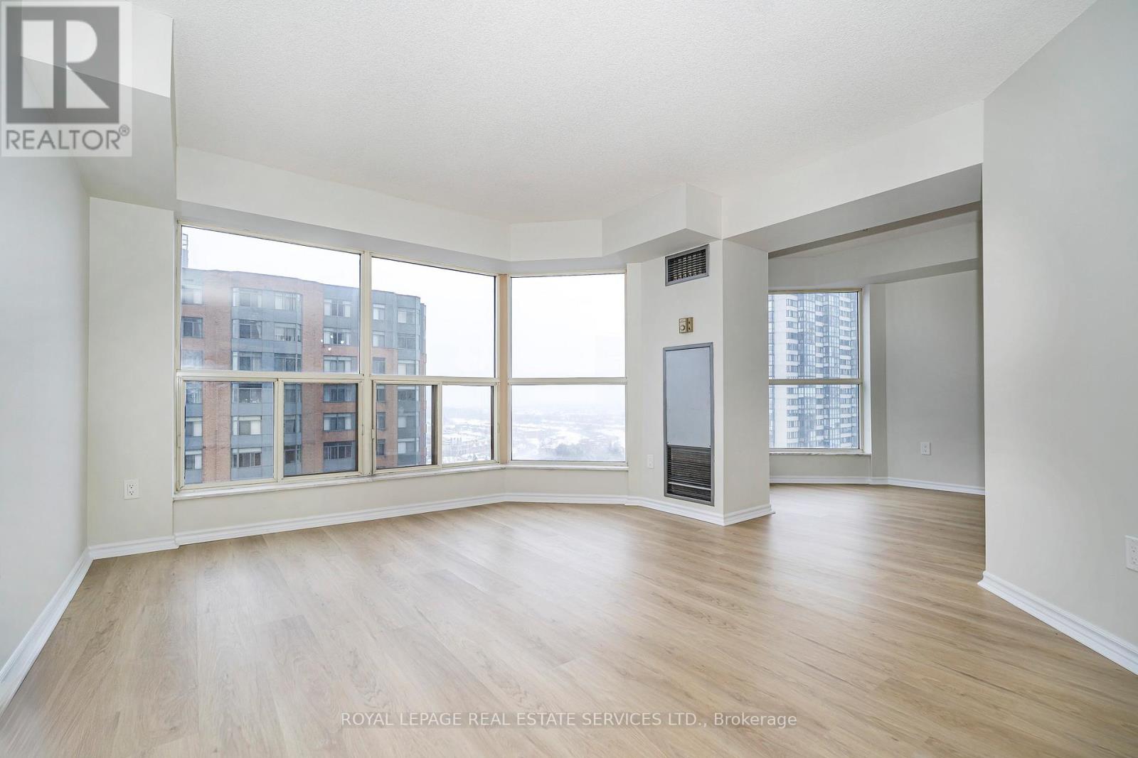 1201e - 325 Webb Drive, Mississauga, Ontario  L5B 3Z9 - Photo 6 - W12815410