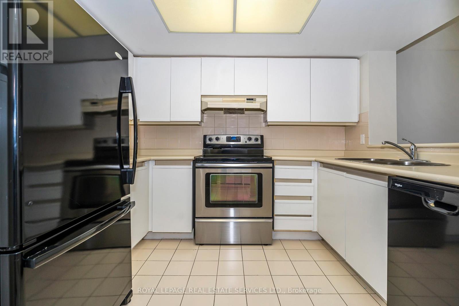 1201e - 325 Webb Drive, Mississauga, Ontario  L5B 3Z9 - Photo 7 - W12815410