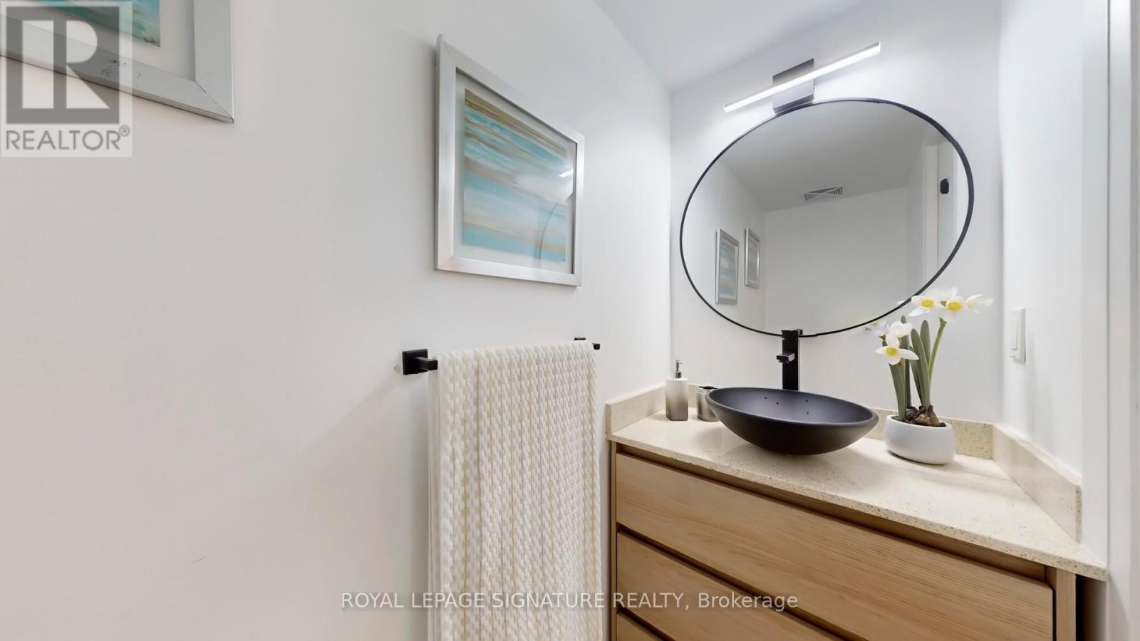 226 - 25 Turntable Crescent, Toronto (Dovercourt-Wallace Emerson-Junction), Ontario  M6H 4K8 - Photo 7 - W12815412