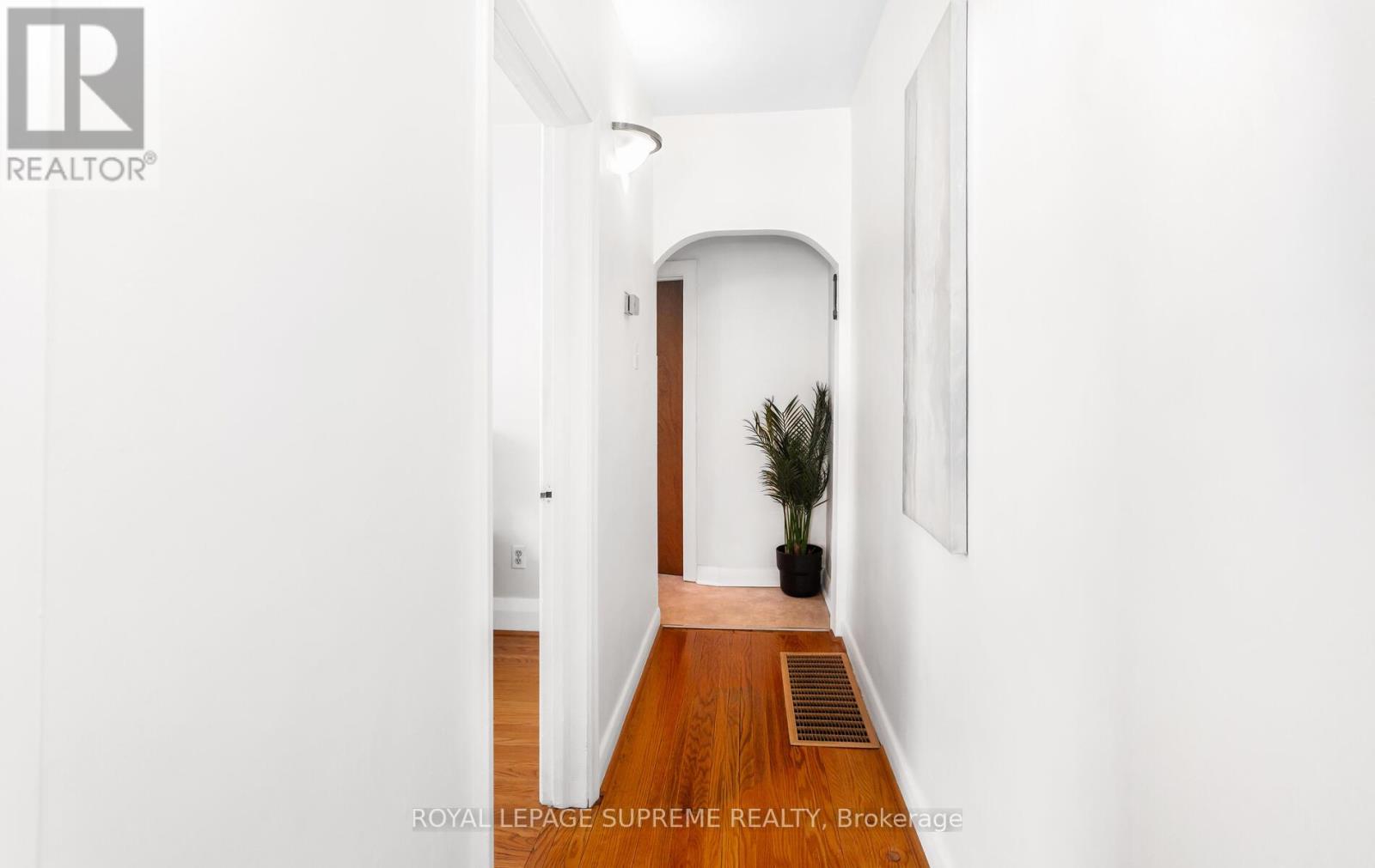 14 East Drive, Toronto, Ontario  M6N 2N7 - Photo 11 - W12815440