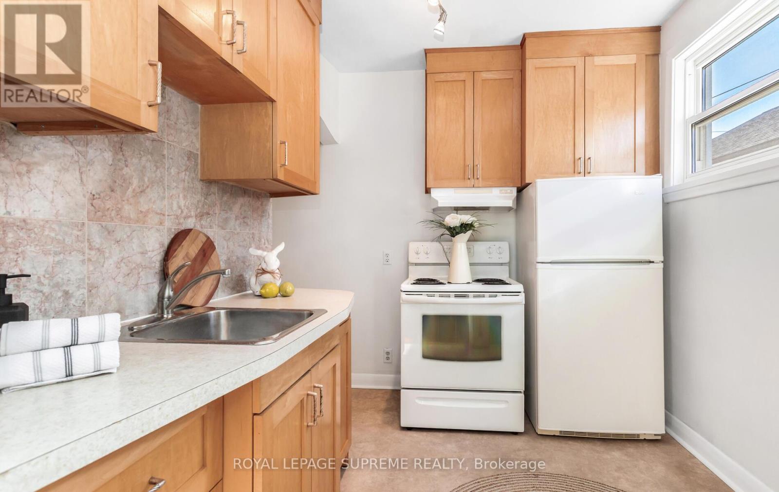 14 East Drive, Toronto, Ontario  M6N 2N7 - Photo 13 - W12815440