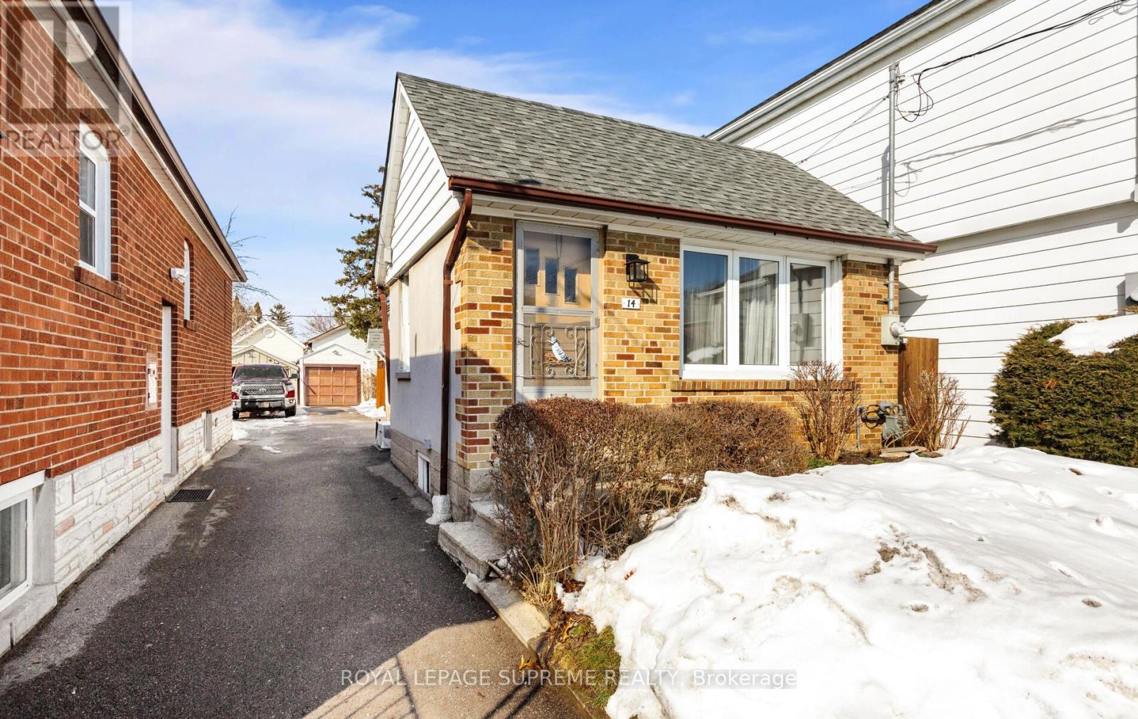 14 East Drive, Toronto, Ontario  M6N 2N7 - Photo 2 - W12815440