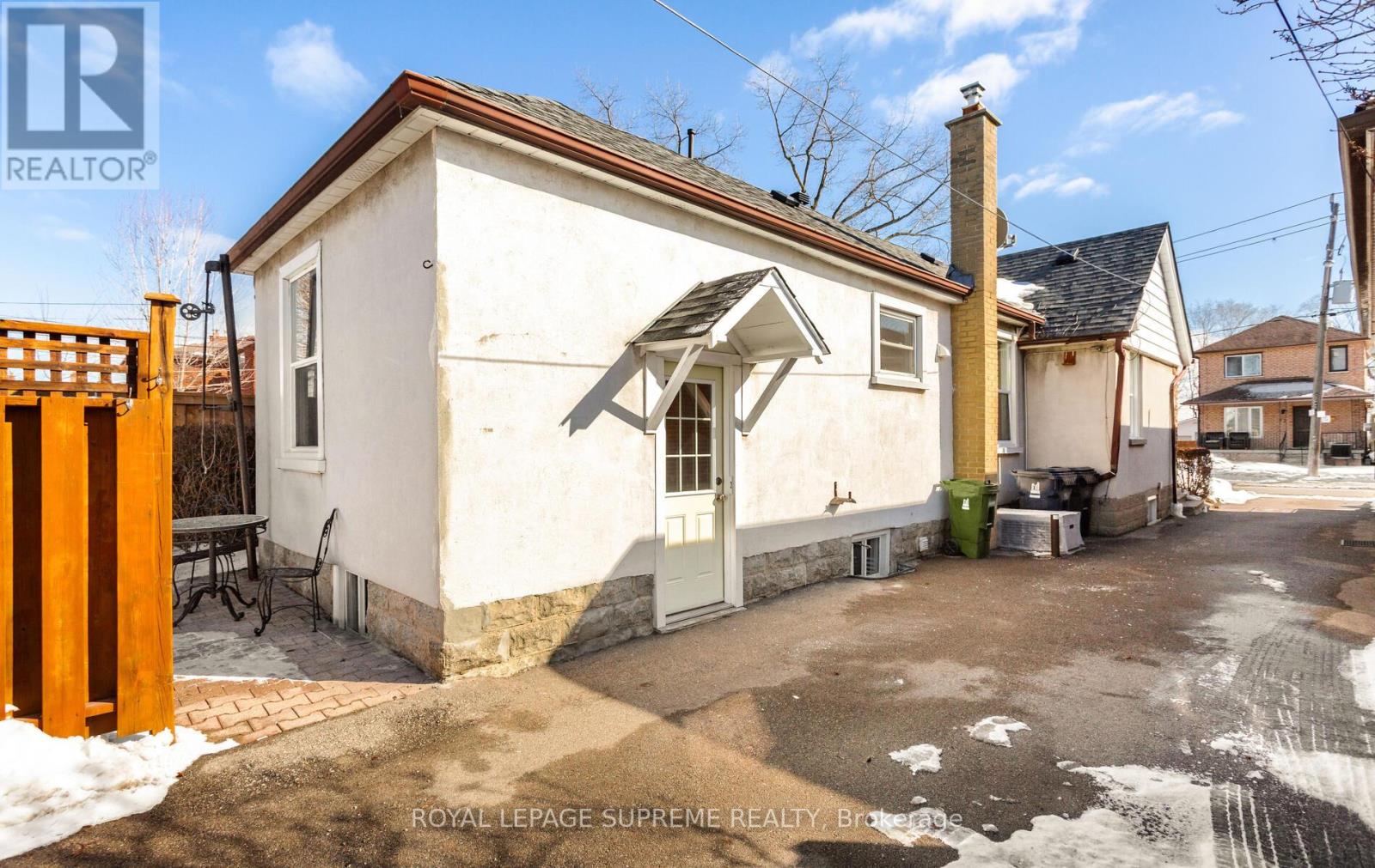 14 East Drive, Toronto, Ontario  M6N 2N7 - Photo 33 - W12815440