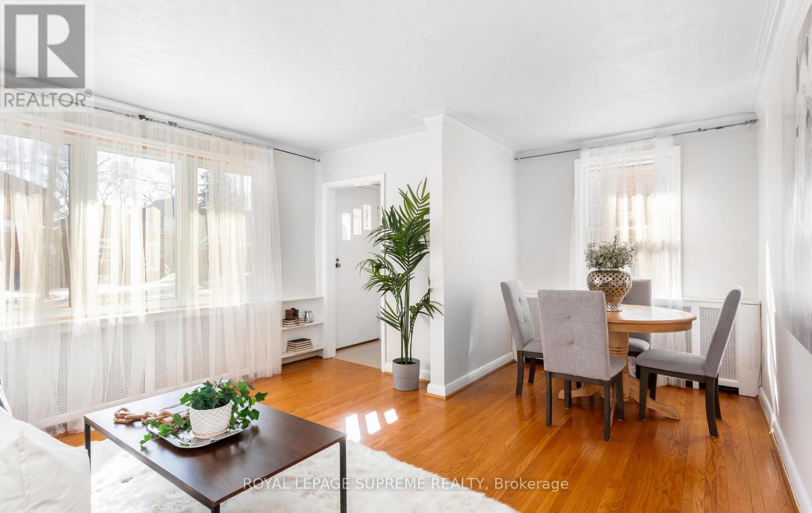 14 East Drive, Toronto, Ontario  M6N 2N7 - Photo 4 - W12815440