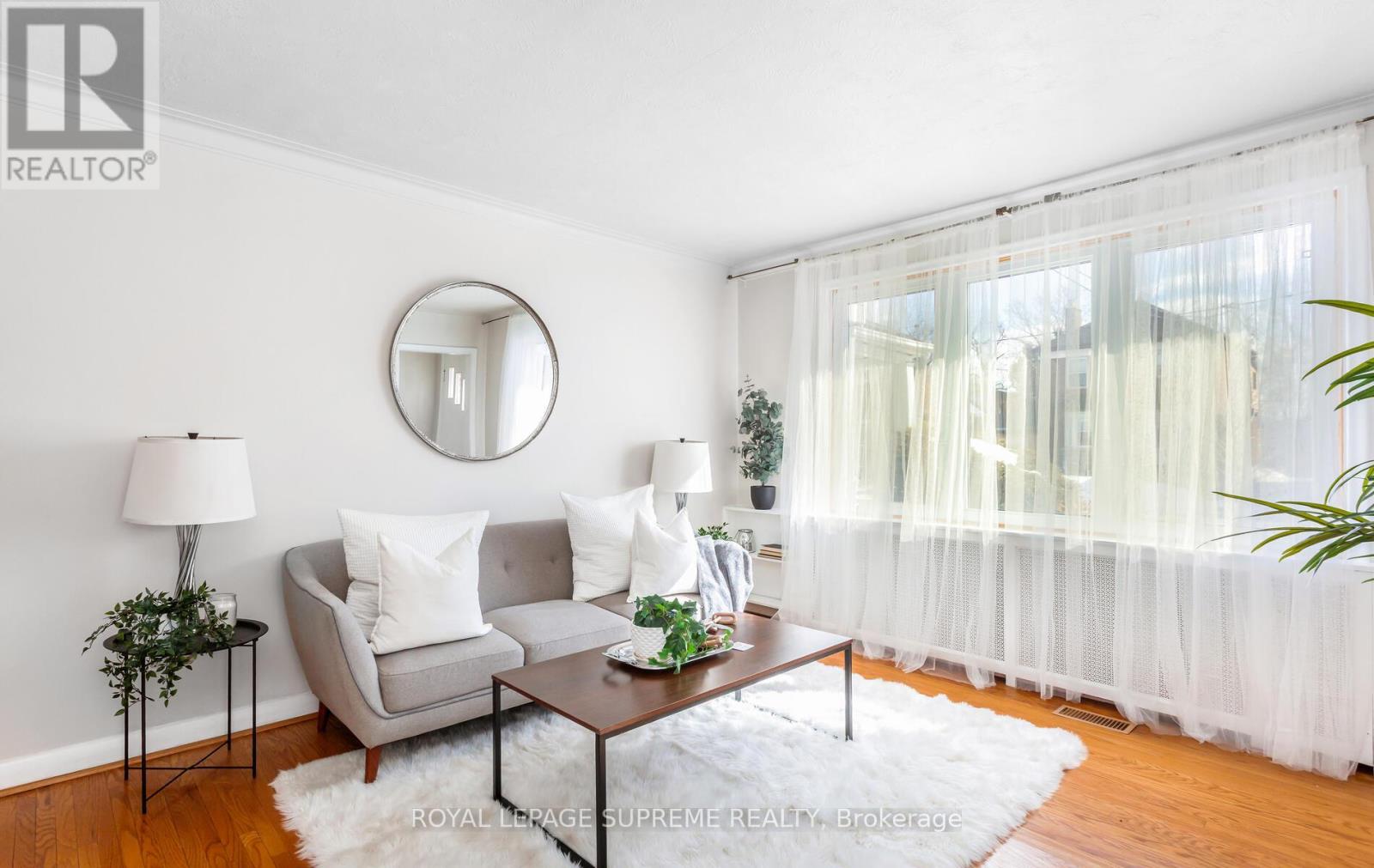 14 East Drive, Toronto, Ontario  M6N 2N7 - Photo 7 - W12815440