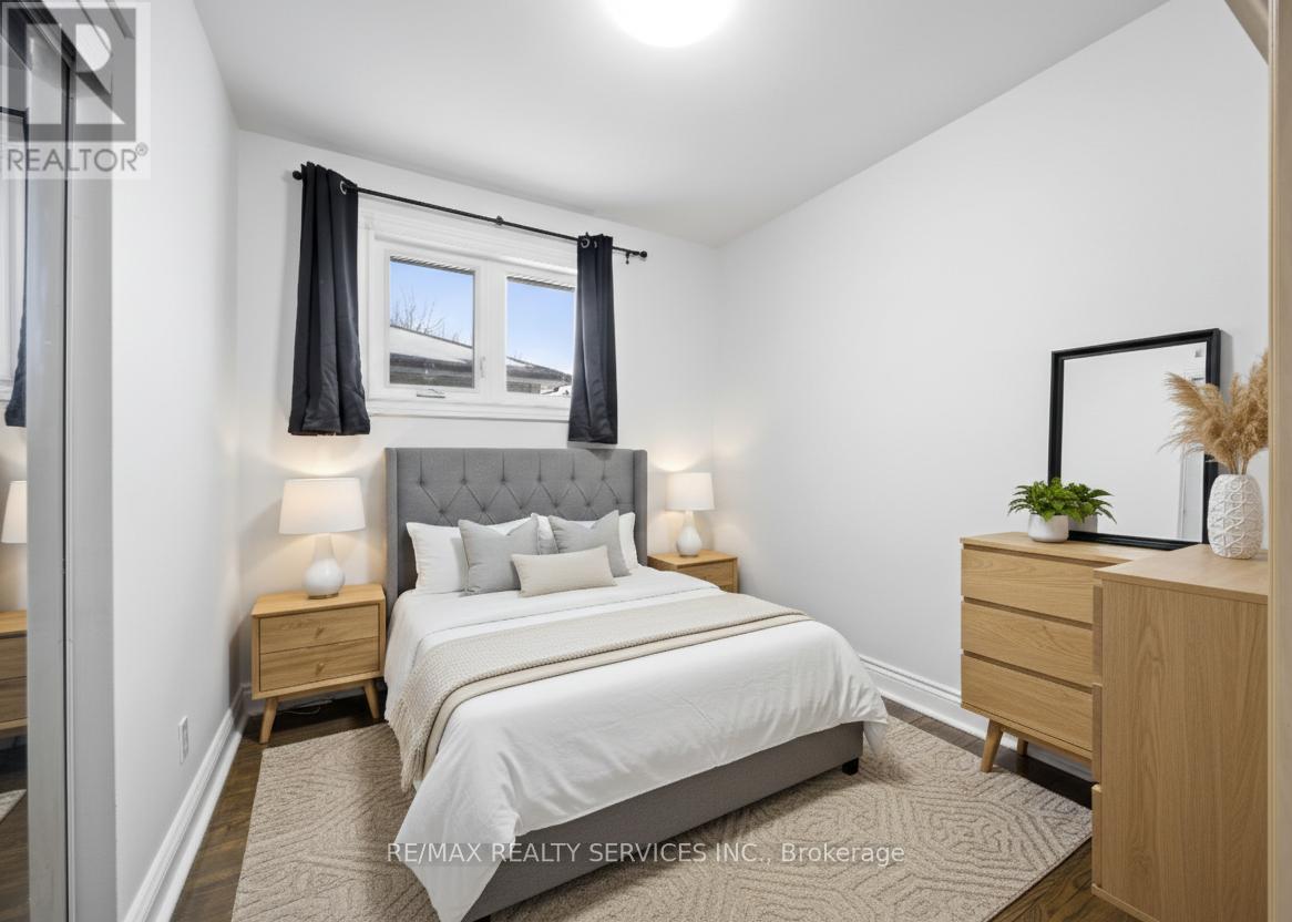 21 Radwinter Drive, Toronto (Thistletown-Beaumonde Heights), Ontario  M9V 1P7 - Photo 13 - W12815450