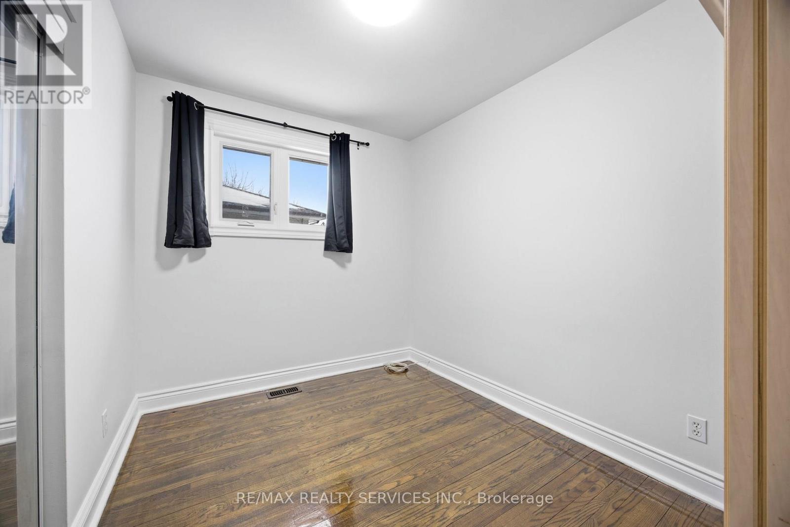 21 Radwinter Drive, Toronto (Thistletown-Beaumonde Heights), Ontario  M9V 1P7 - Photo 14 - W12815450