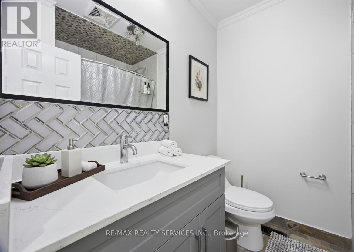 21 Radwinter Drive, Toronto (Thistletown-Beaumonde Heights), Ontario  M9V 1P7 - Photo 19 - W12815450