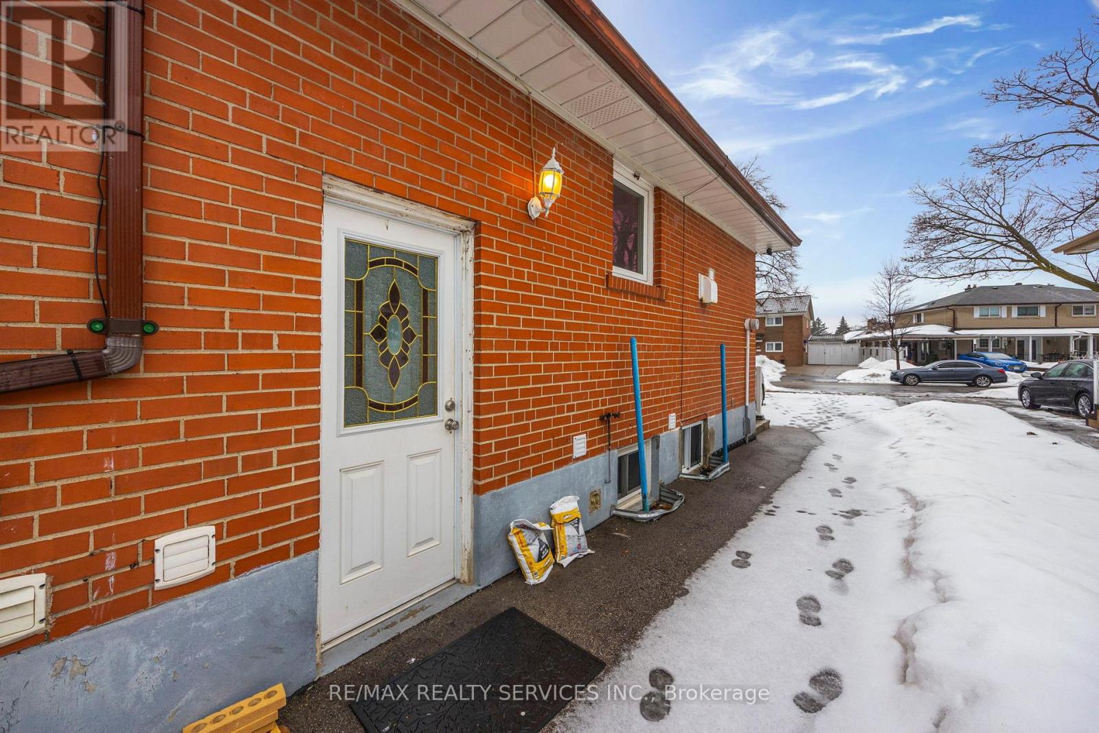 21 Radwinter Drive, Toronto (Thistletown-Beaumonde Heights), Ontario  M9V 1P7 - Photo 21 - W12815450