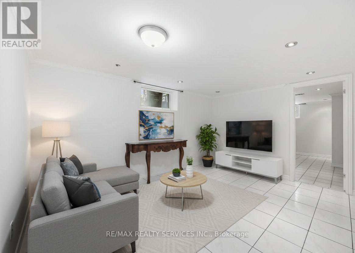 21 Radwinter Drive, Toronto (Thistletown-Beaumonde Heights), Ontario  M9V 1P7 - Photo 24 - W12815450