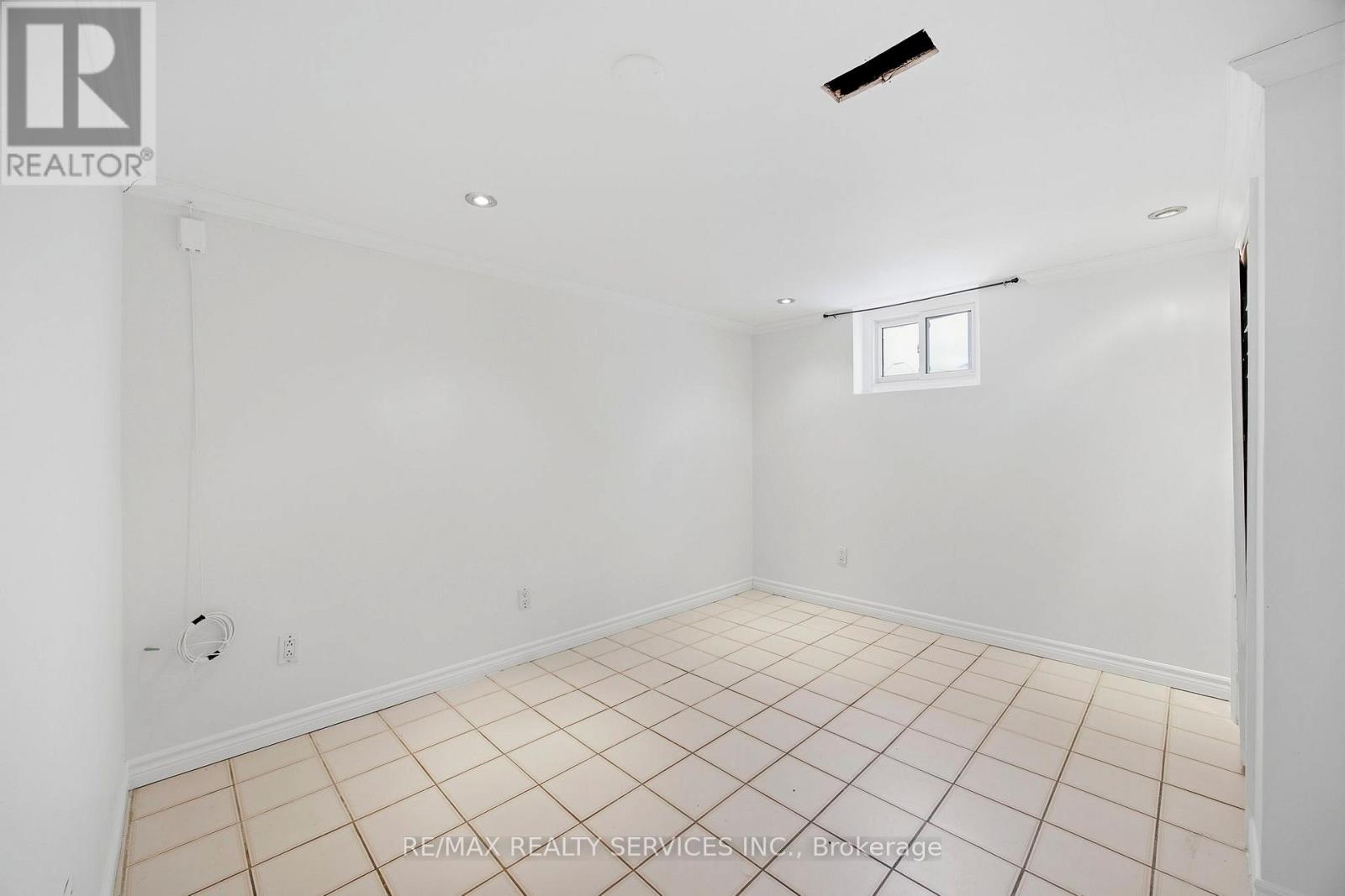 21 Radwinter Drive, Toronto (Thistletown-Beaumonde Heights), Ontario  M9V 1P7 - Photo 28 - W12815450