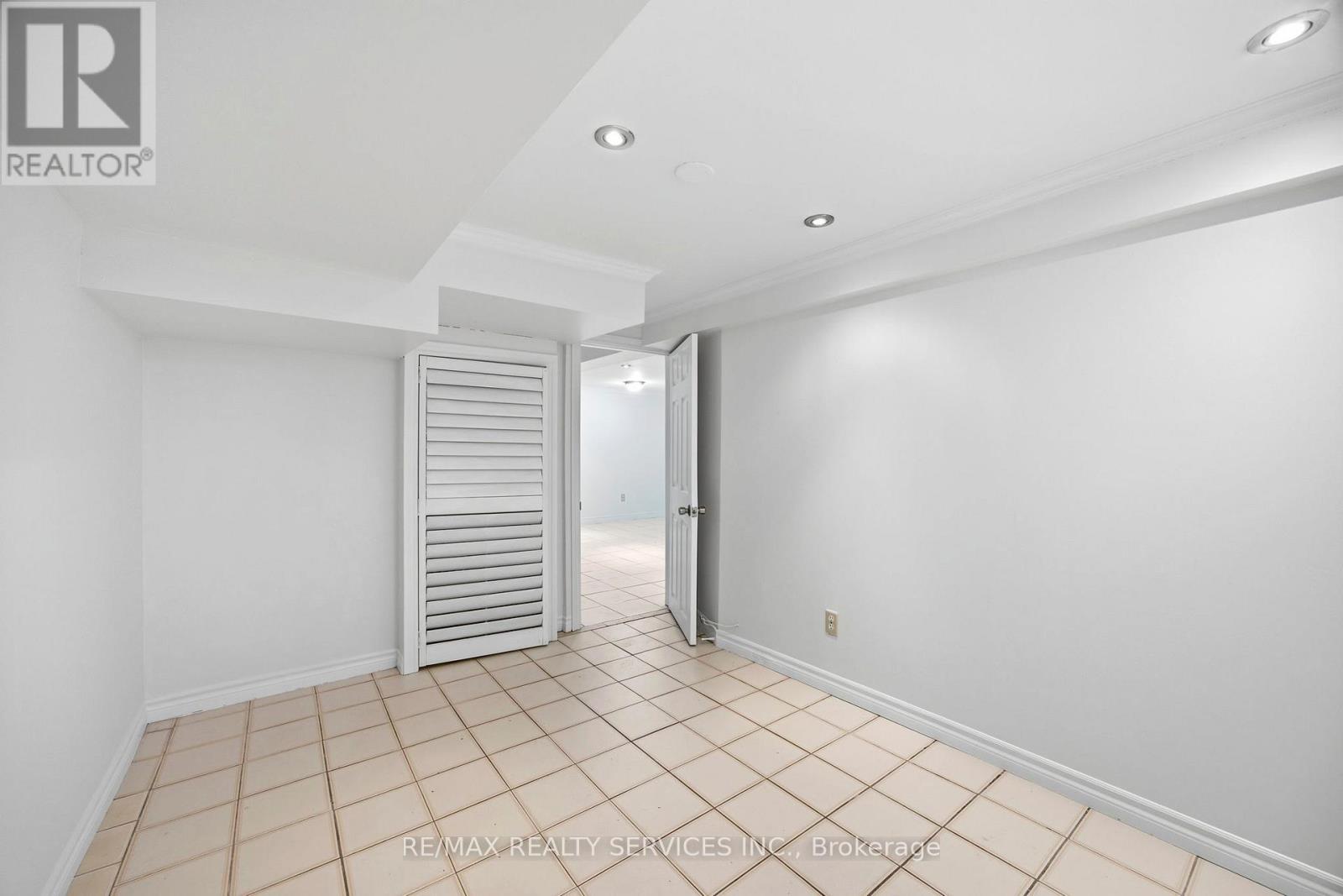 21 Radwinter Drive, Toronto (Thistletown-Beaumonde Heights), Ontario  M9V 1P7 - Photo 29 - W12815450