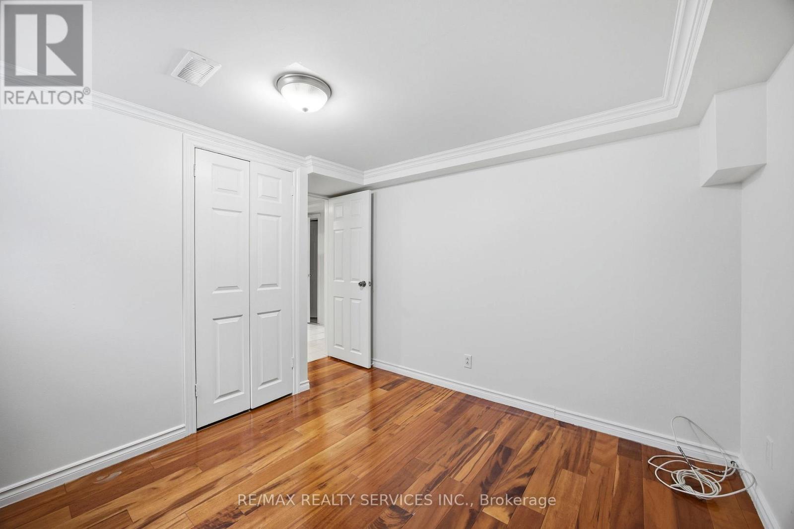 21 Radwinter Drive, Toronto (Thistletown-Beaumonde Heights), Ontario  M9V 1P7 - Photo 32 - W12815450