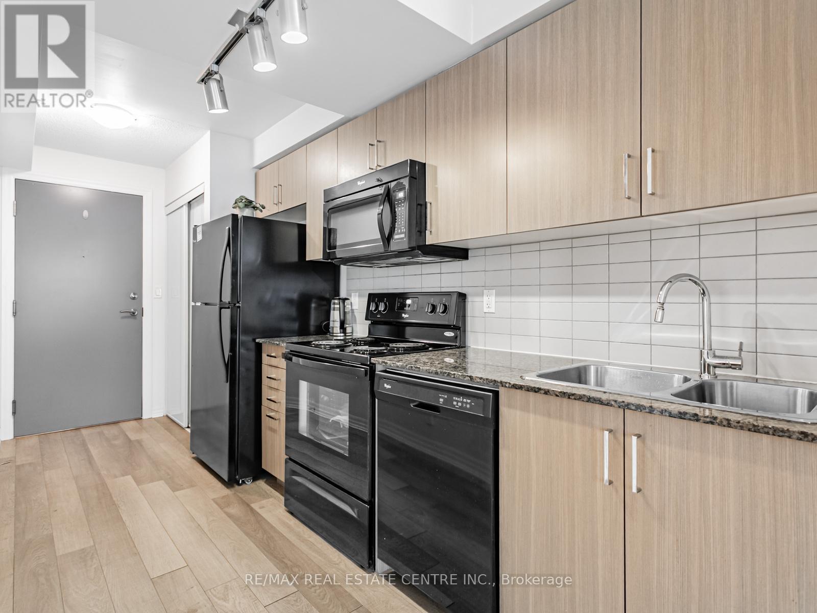 80 Esther Lorrie Drive, Toronto (West Humber-Clairville), Ontario  M9W 4V1 - Photo 6 - W12815478