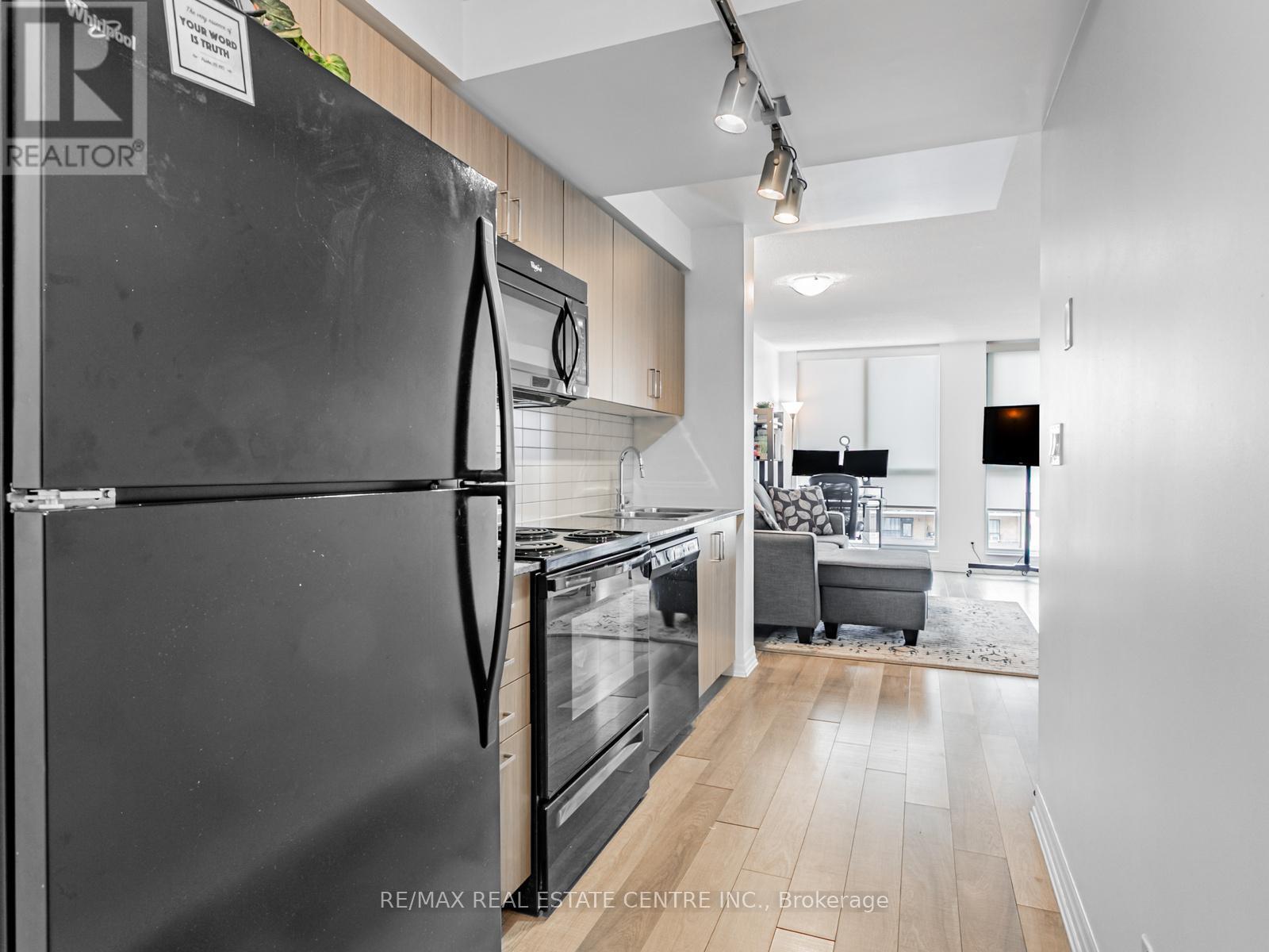 80 Esther Lorrie Drive, Toronto (West Humber-Clairville), Ontario  M9W 4V1 - Photo 7 - W12815478