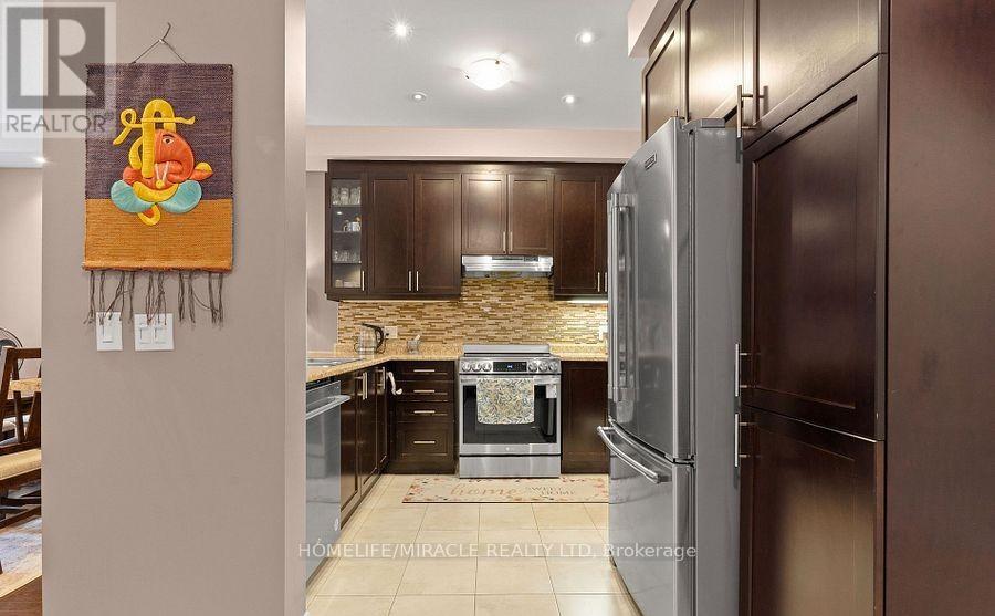 11 Thornapple Street, Brampton, Ontario  L6R 3X2 - Photo 10 - W12815542