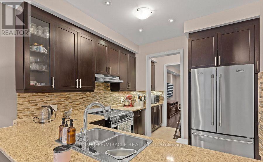 11 Thornapple Street, Brampton, Ontario  L6R 3X2 - Photo 12 - W12815542