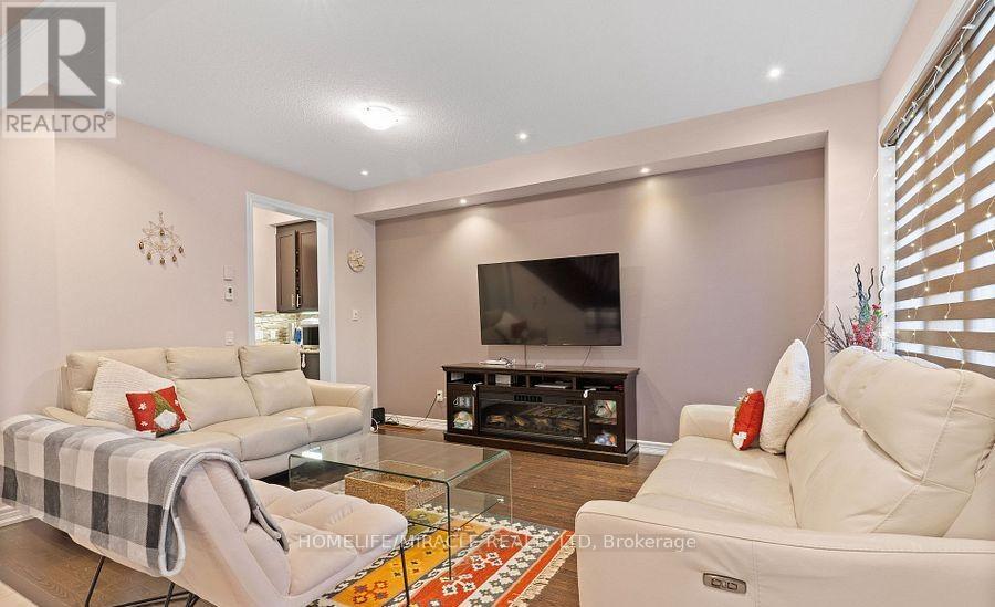 11 Thornapple Street, Brampton, Ontario  L6R 3X2 - Photo 4 - W12815542