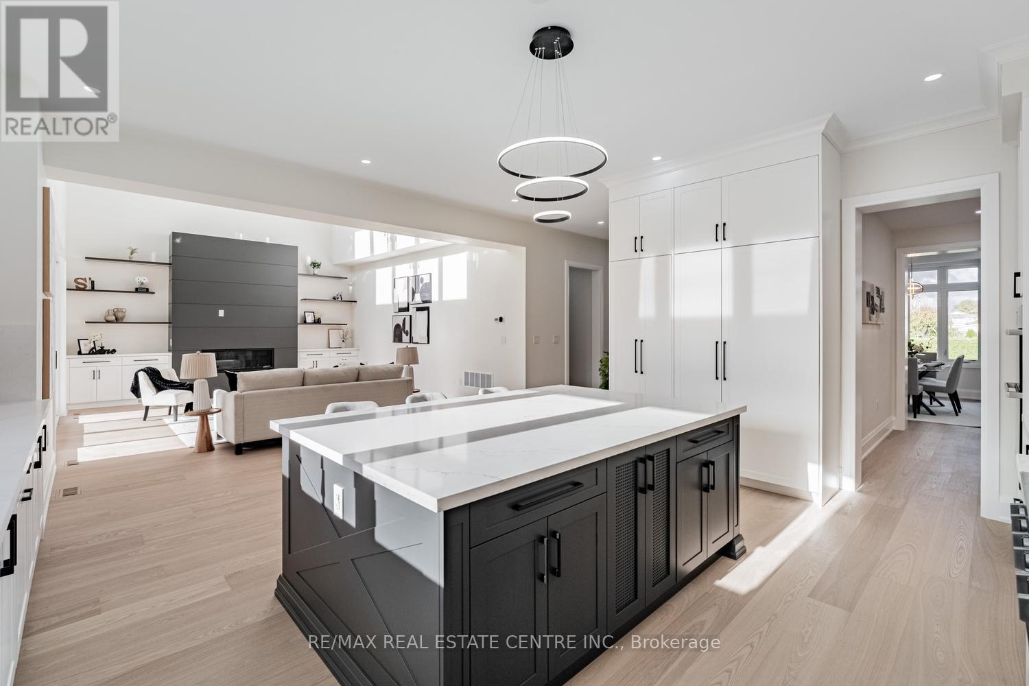 368 Weighton Drive, Oakville (Wo West), Ontario  L6K 2R4 - Photo 10 - W12815552