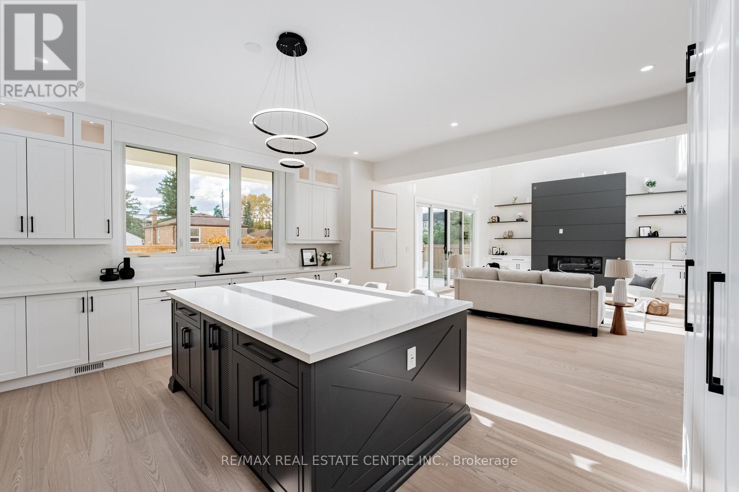 368 Weighton Drive, Oakville (Wo West), Ontario  L6K 2R4 - Photo 9 - W12815552