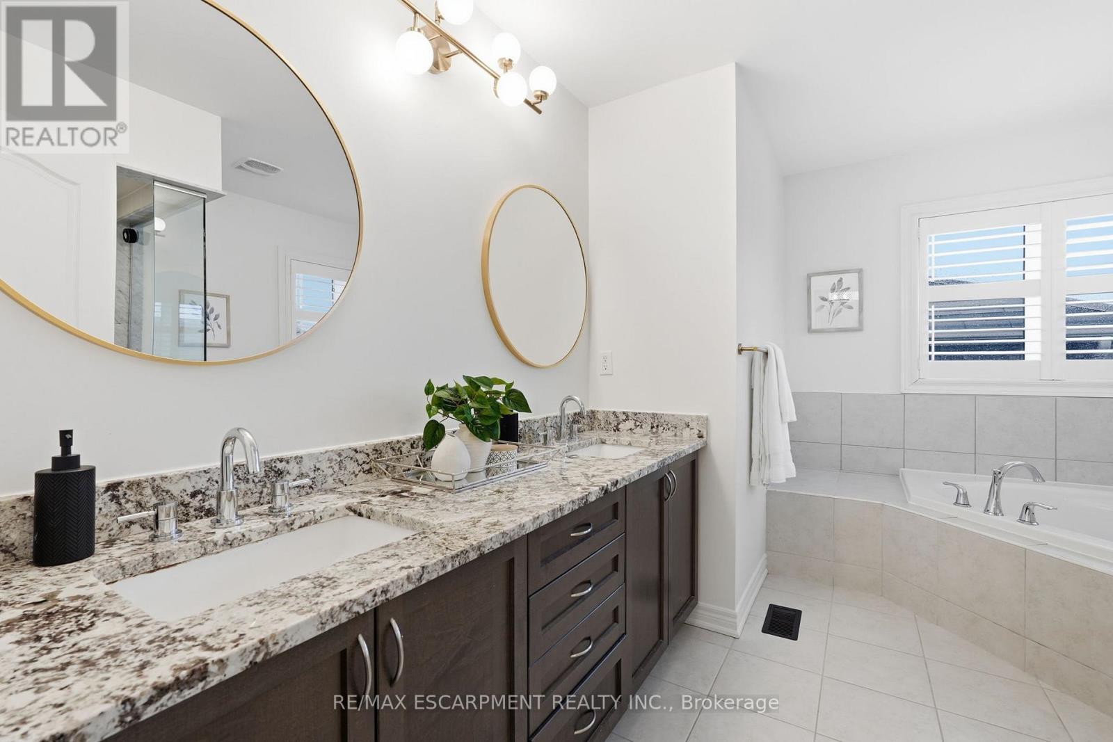 4268 Ryan Lane, Burlington (Alton), Ontario  L7M 0M3 - Photo 34 - W12815574