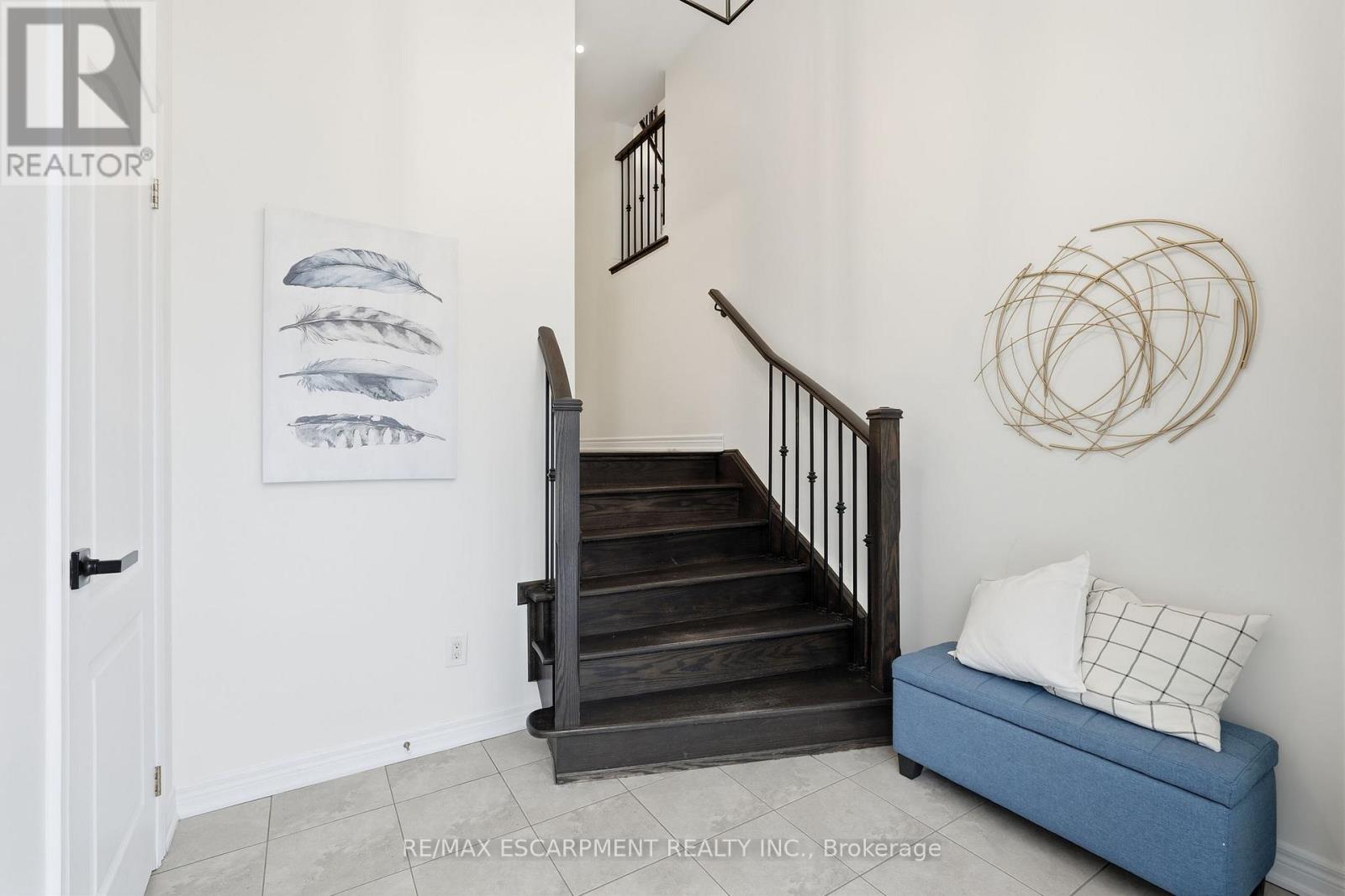 4268 Ryan Lane, Burlington (Alton), Ontario  L7M 0M3 - Photo 5 - W12815574