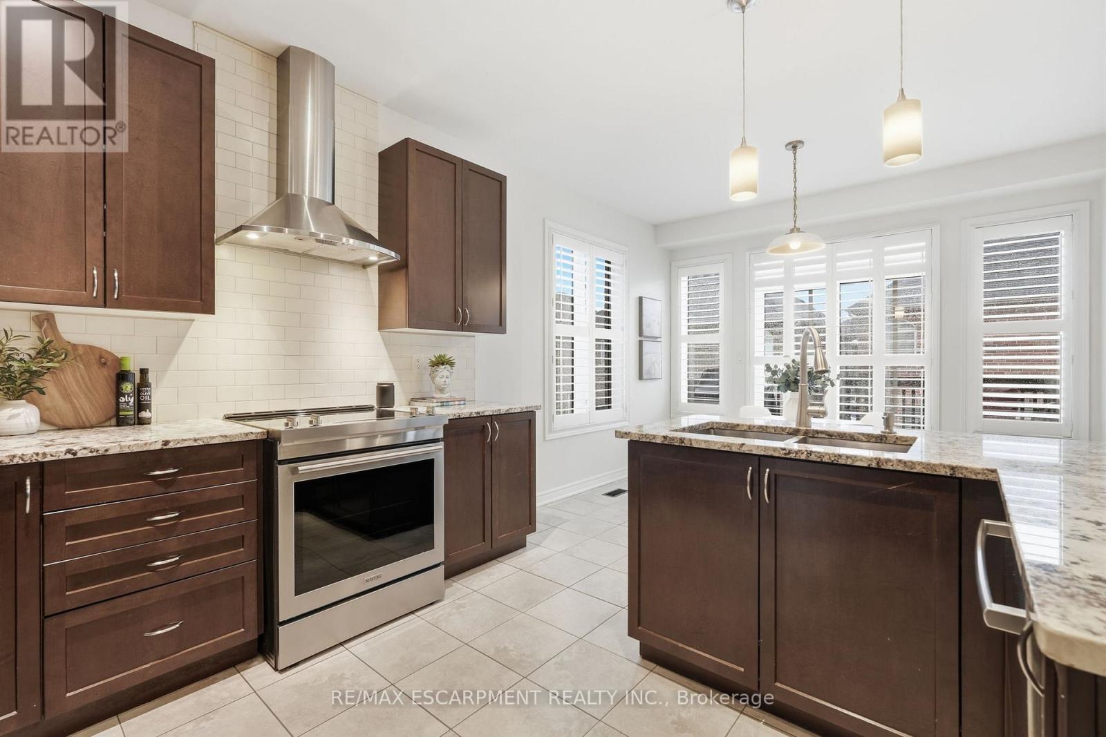 4268 Ryan Lane, Burlington (Alton), Ontario  L7M 0M3 - Photo 9 - W12815574