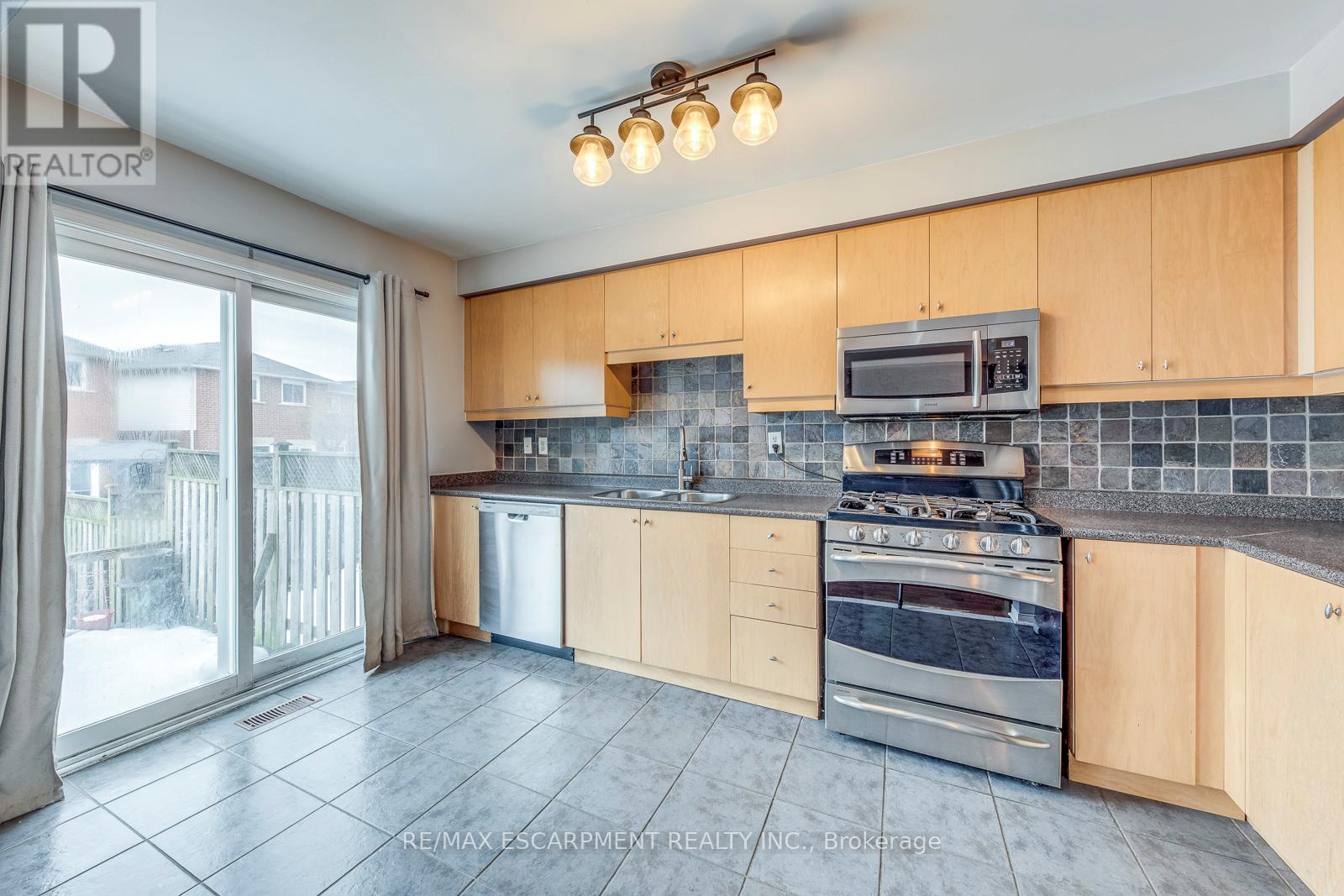 381 Kittridge Road, Oakville (Wc Wedgewood Creek), Ontario  L6H 7K6 - Photo 11 - W12815590