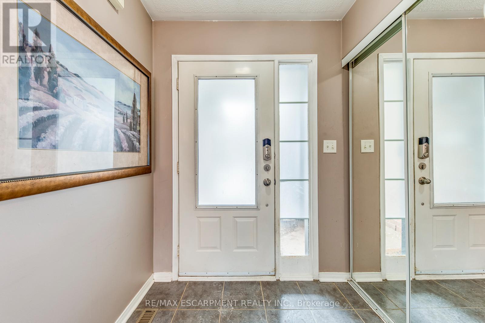 381 Kittridge Road, Oakville (Wc Wedgewood Creek), Ontario  L6H 7K6 - Photo 4 - W12815590