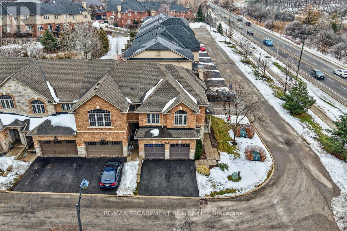 105 Oakhaven Place, Hamilton, Ontario  L9K 0B6 - Photo 3 - X12815486