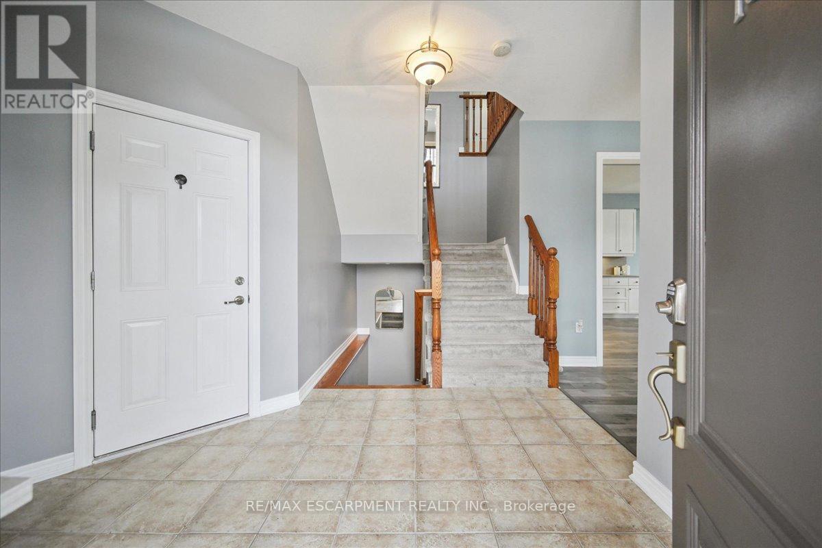 105 Oakhaven Place, Hamilton, Ontario  L9K 0B6 - Photo 5 - X12815486