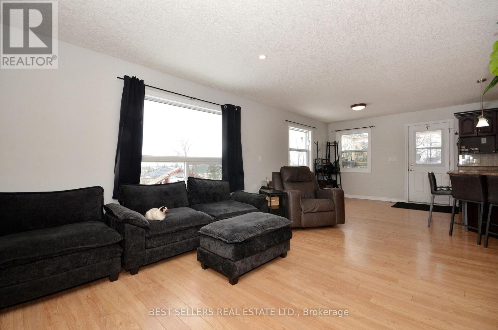 160 Elora Street W, Mapleton, Ontario  N0G 2K0 - Photo 10 - X12815544