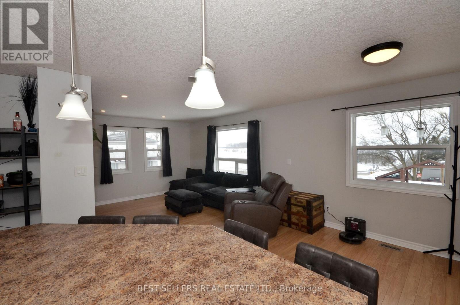 160 Elora Street W, Mapleton, Ontario  N0G 2K0 - Photo 8 - X12815544