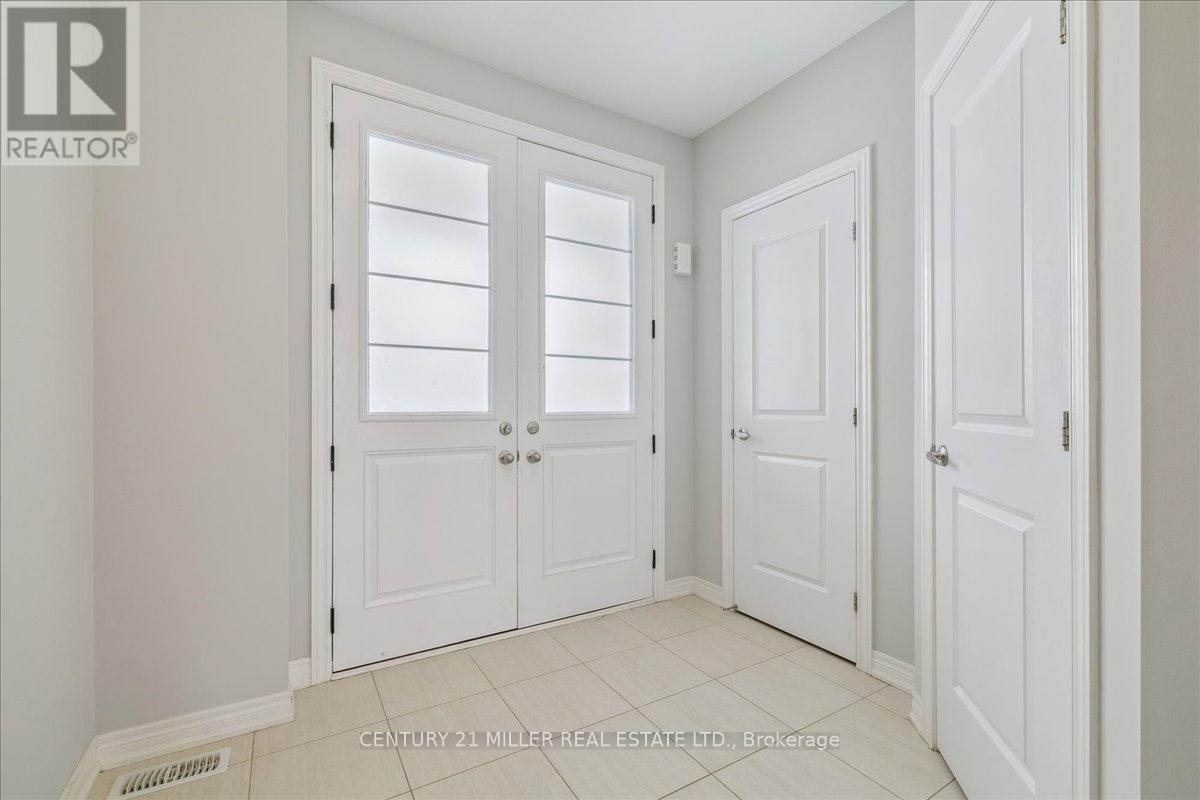 8 Cooley Grove, Hamilton, Ontario  L9K 0J7 - Photo 4 - X12815612