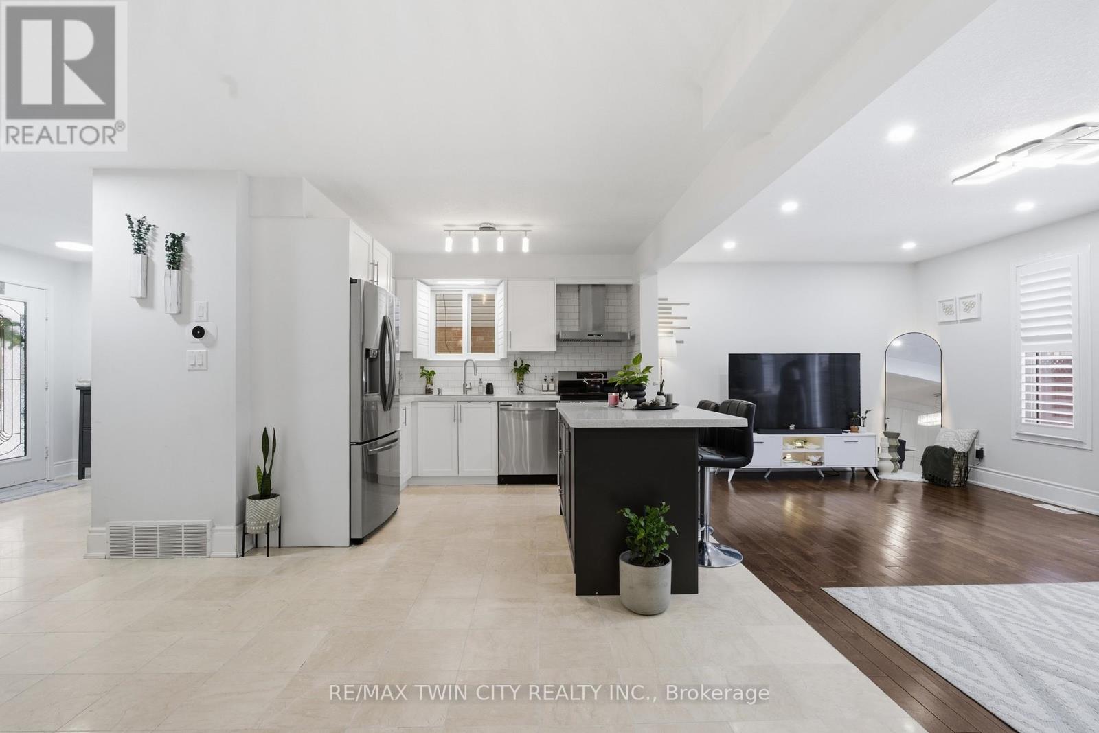 67 Bridlewreath Street, Kitchener, Ontario  N2E 3V5 - Photo 11 - X12815632